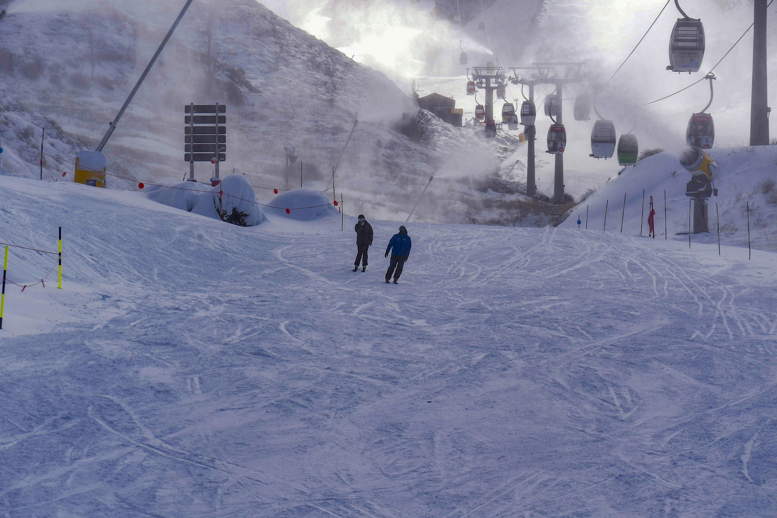 Fotos: así fue el primer día de la temporada de esquí en Sierra Nevada