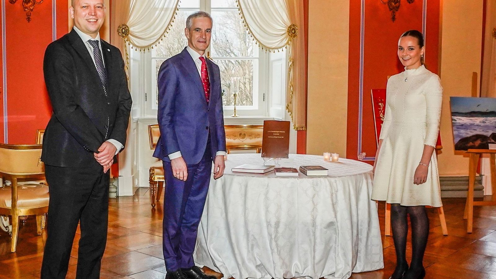 Otro momento de su encuentro con parte del Ejecutivo de su país.