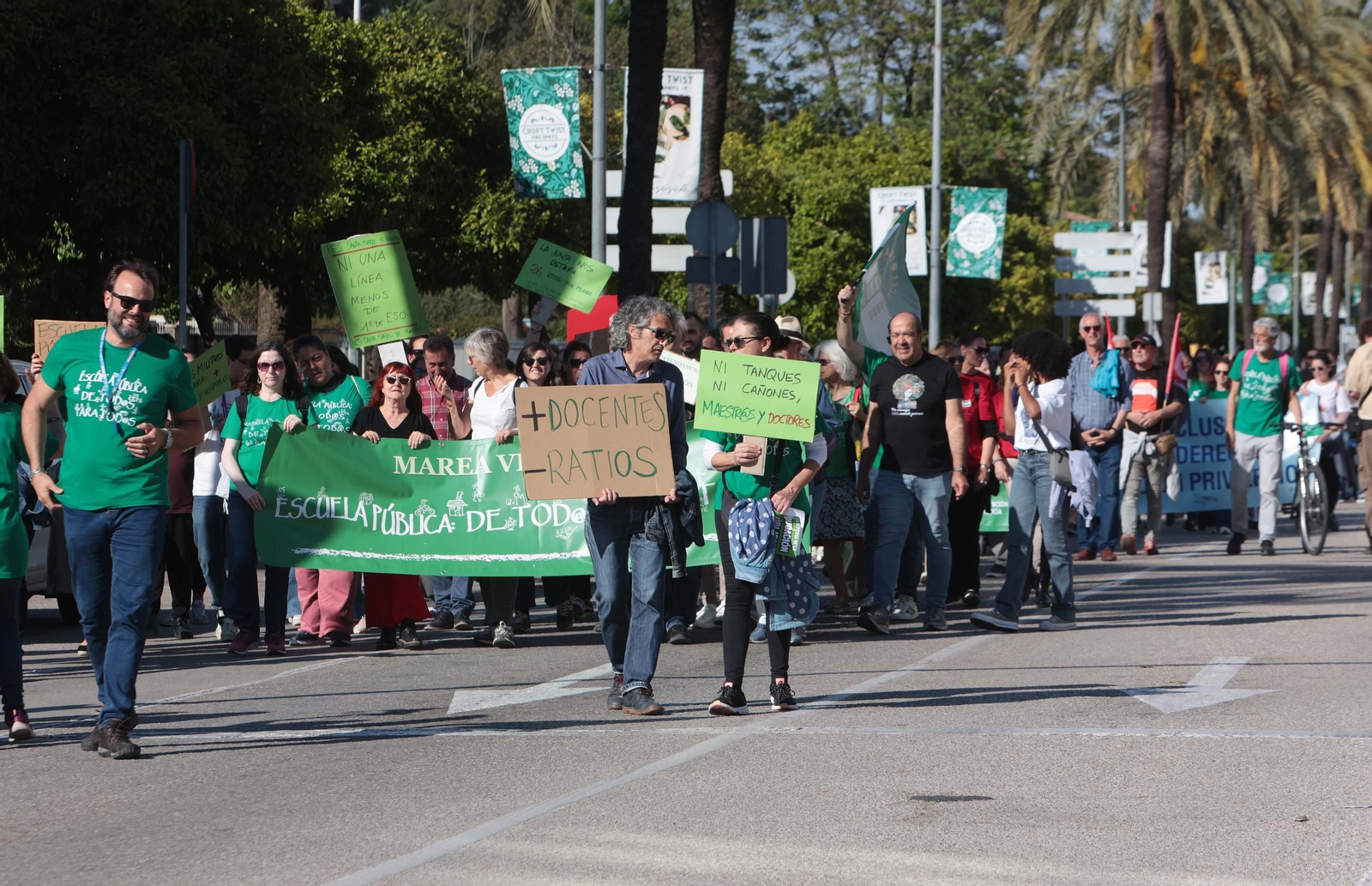 Manifestación por la Escuela Pública por las calle de Jerez