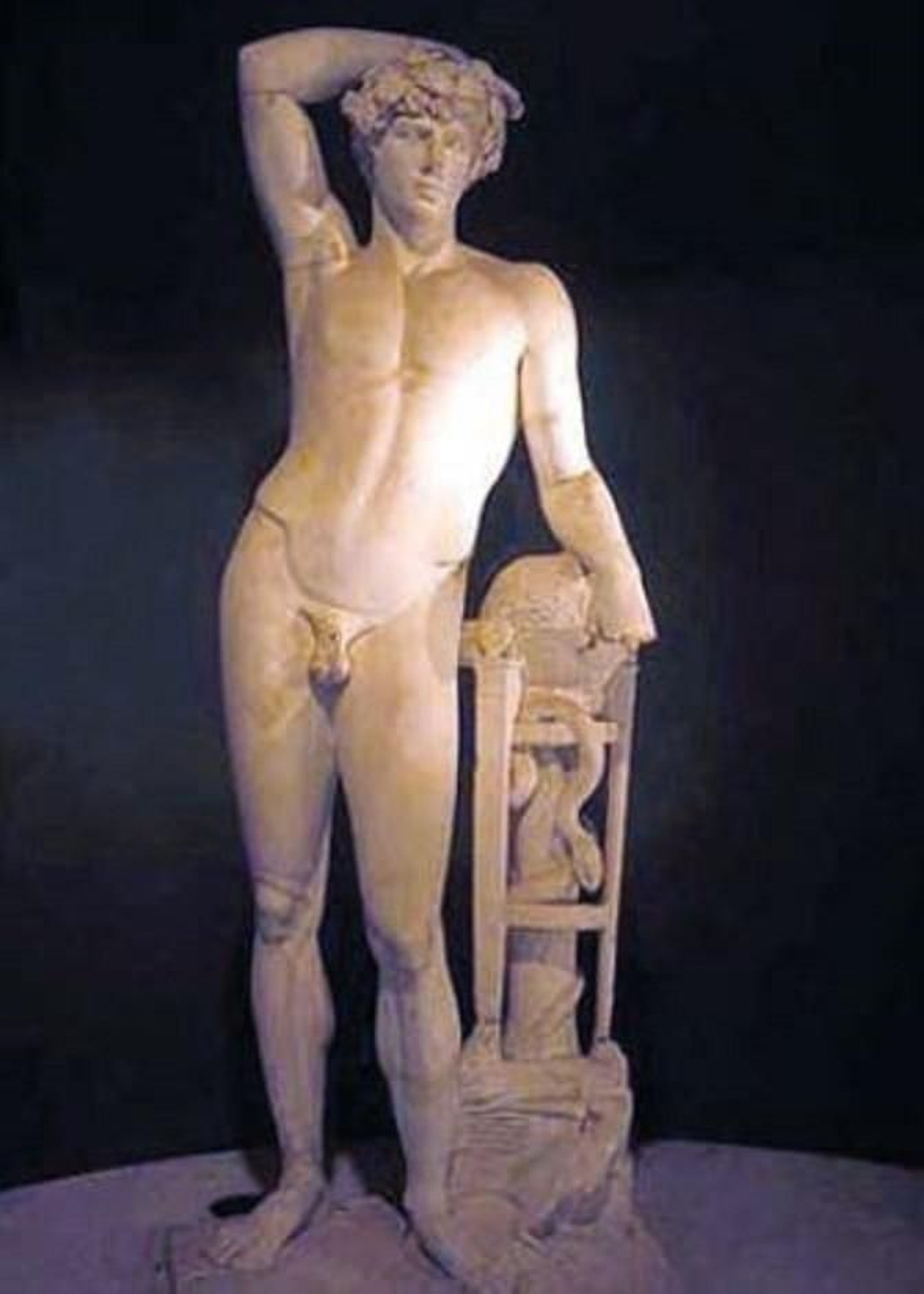Antinoo como Apolo Licio. Termas de Lepcis Magna. Museo de Trípoli. Imagen de Sebastià Giralt