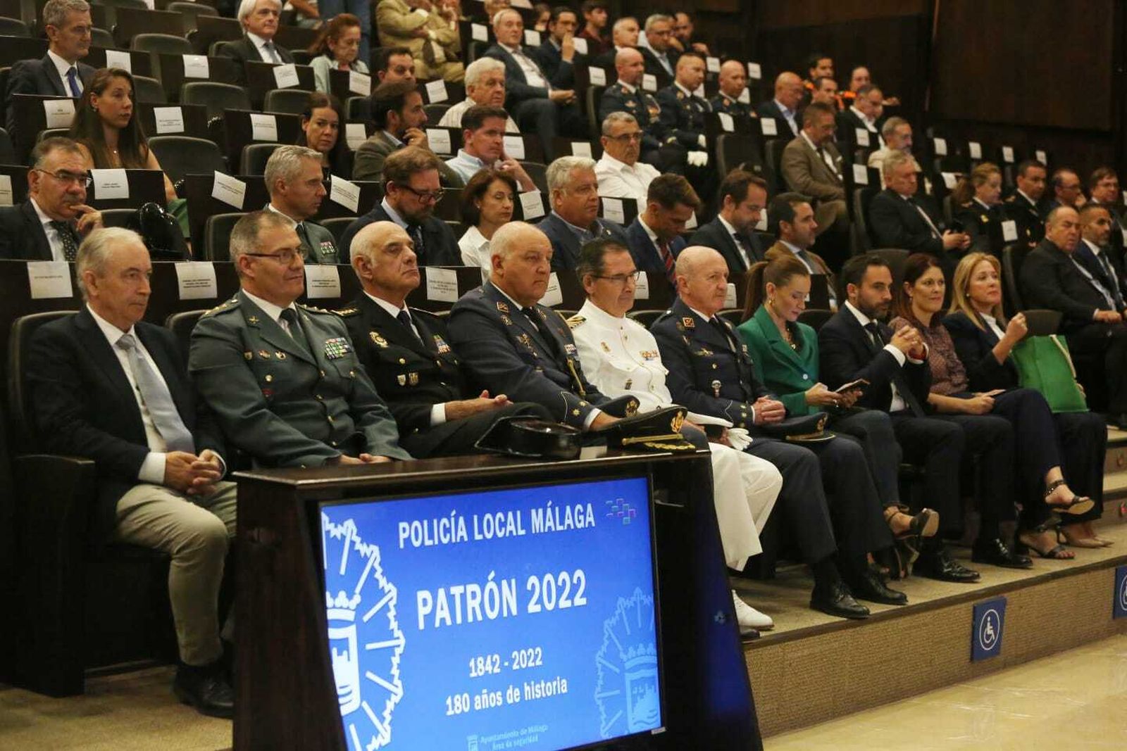 Las imágenes del acto de distinción de agentes de la Policía Local de Málaga en el día de su patrón