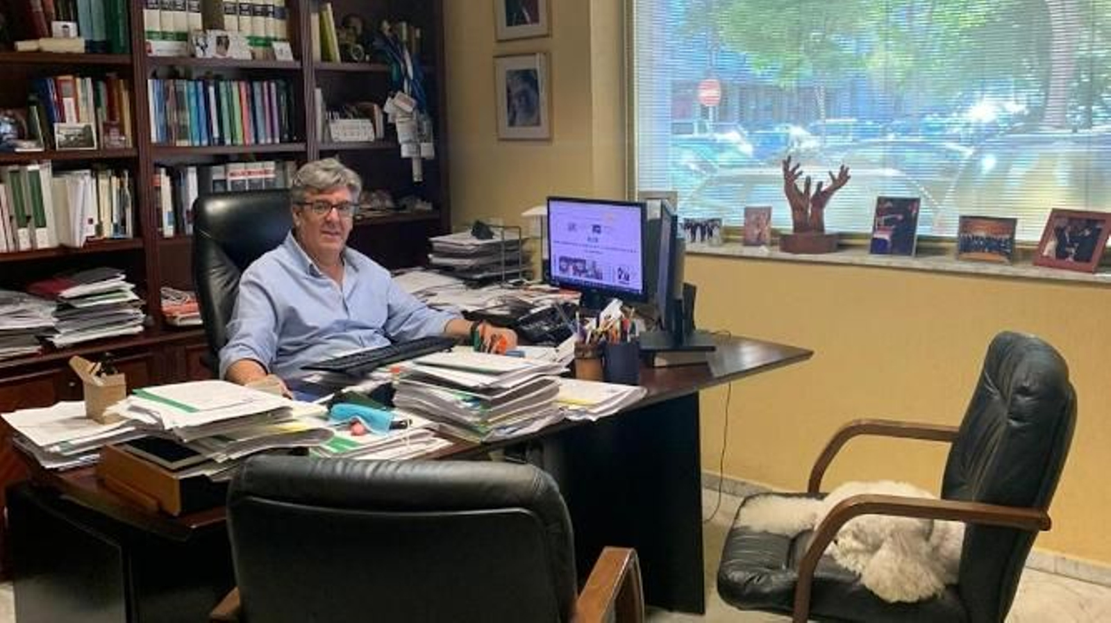 José Adolfo Baturone, en su despacho en San Fernando, donde ha pasado gran parte de su confinamiento.