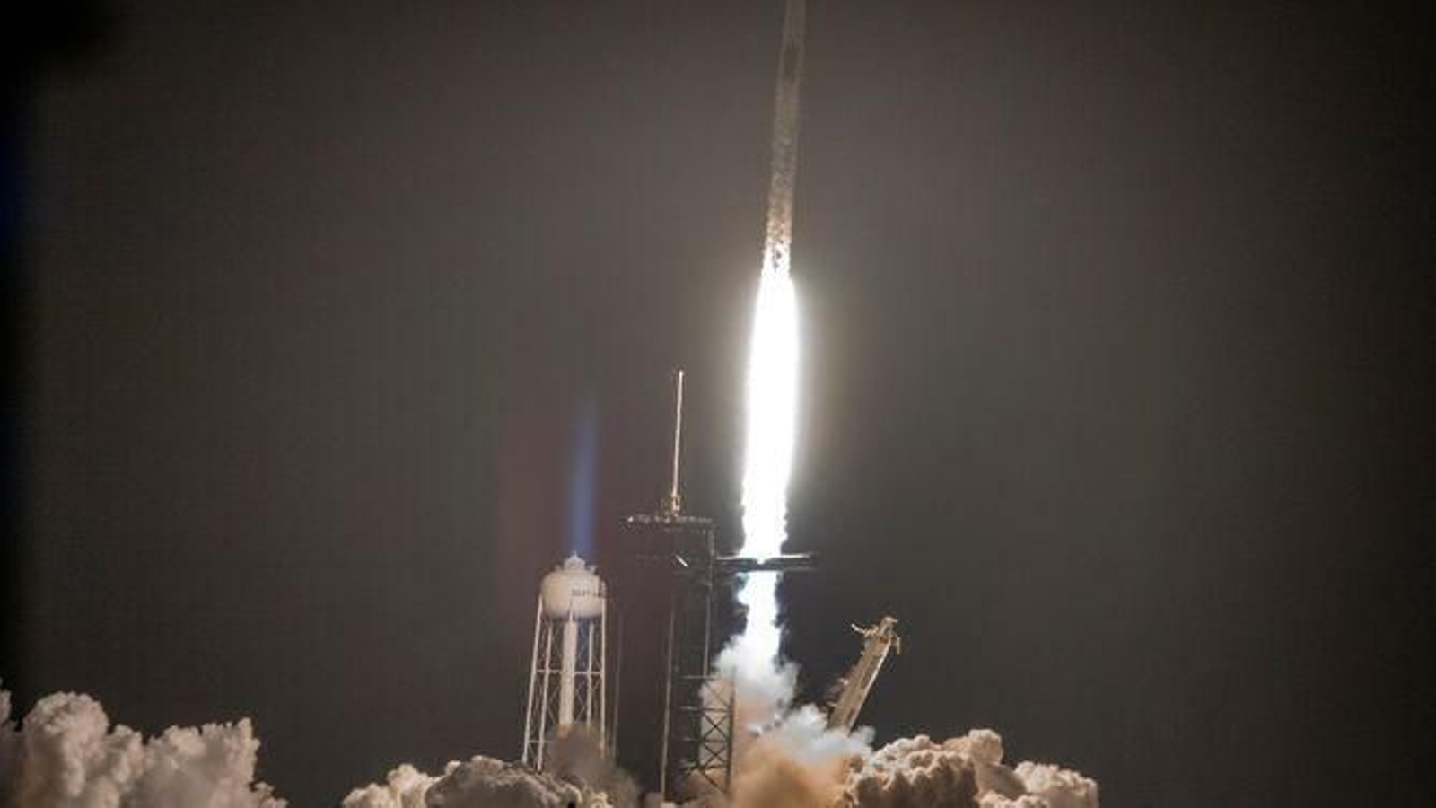 Un misil en su estación de lanzamiento