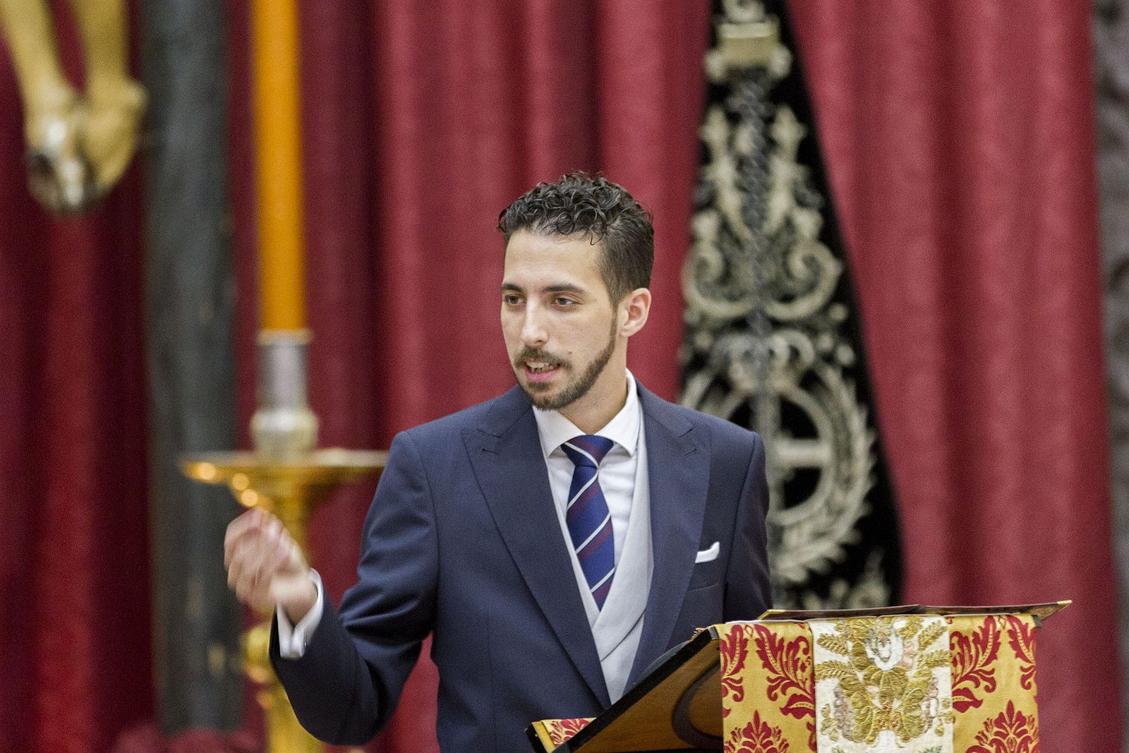 Juan Jesús López en un momento del pregón a la Virgen del Rosario ayer en Santo Domingo.