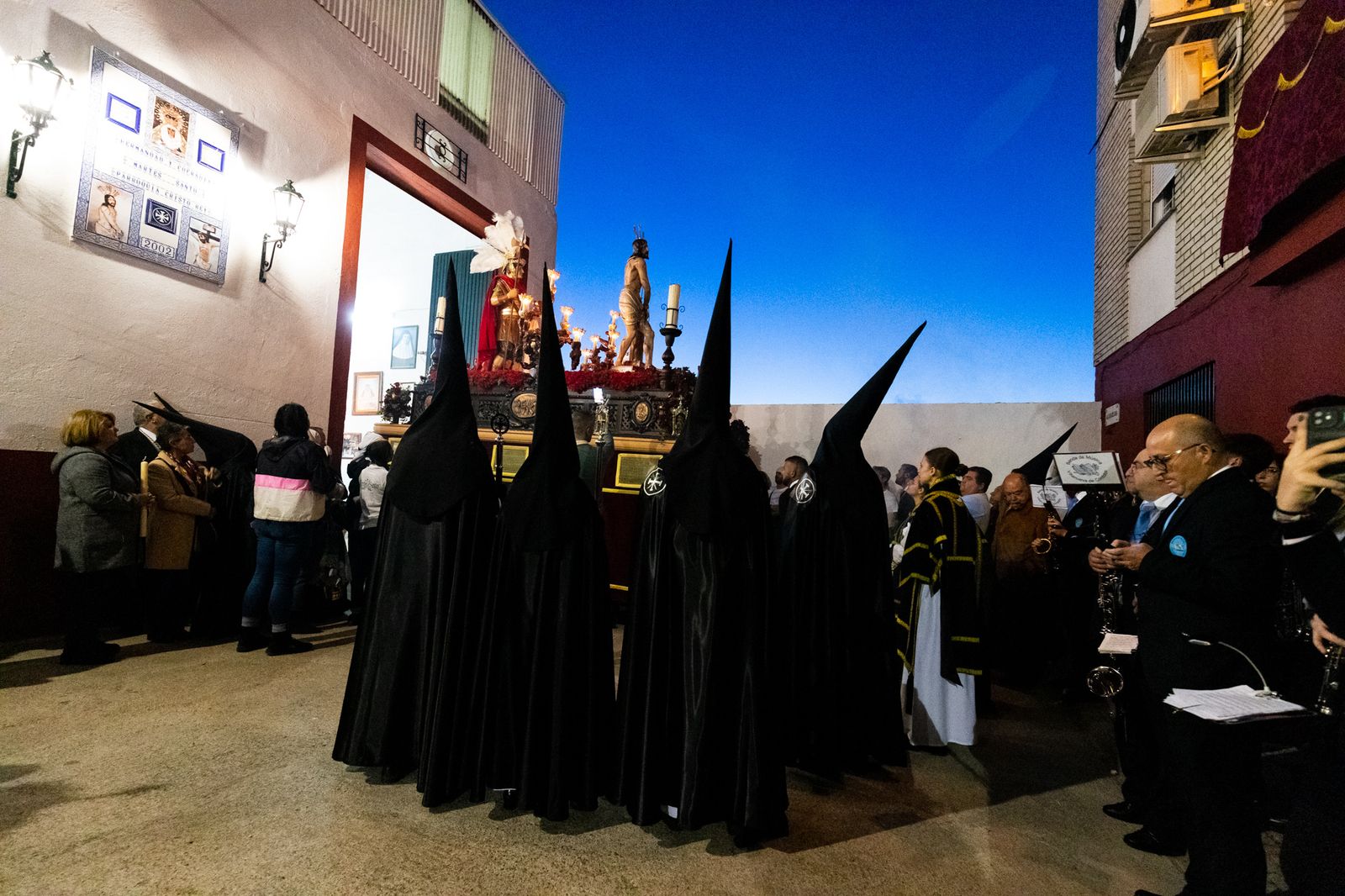 Martes Santo en Villanueva de Córdoba: La procesión del Amarrado y la Esperanza, en imágenes