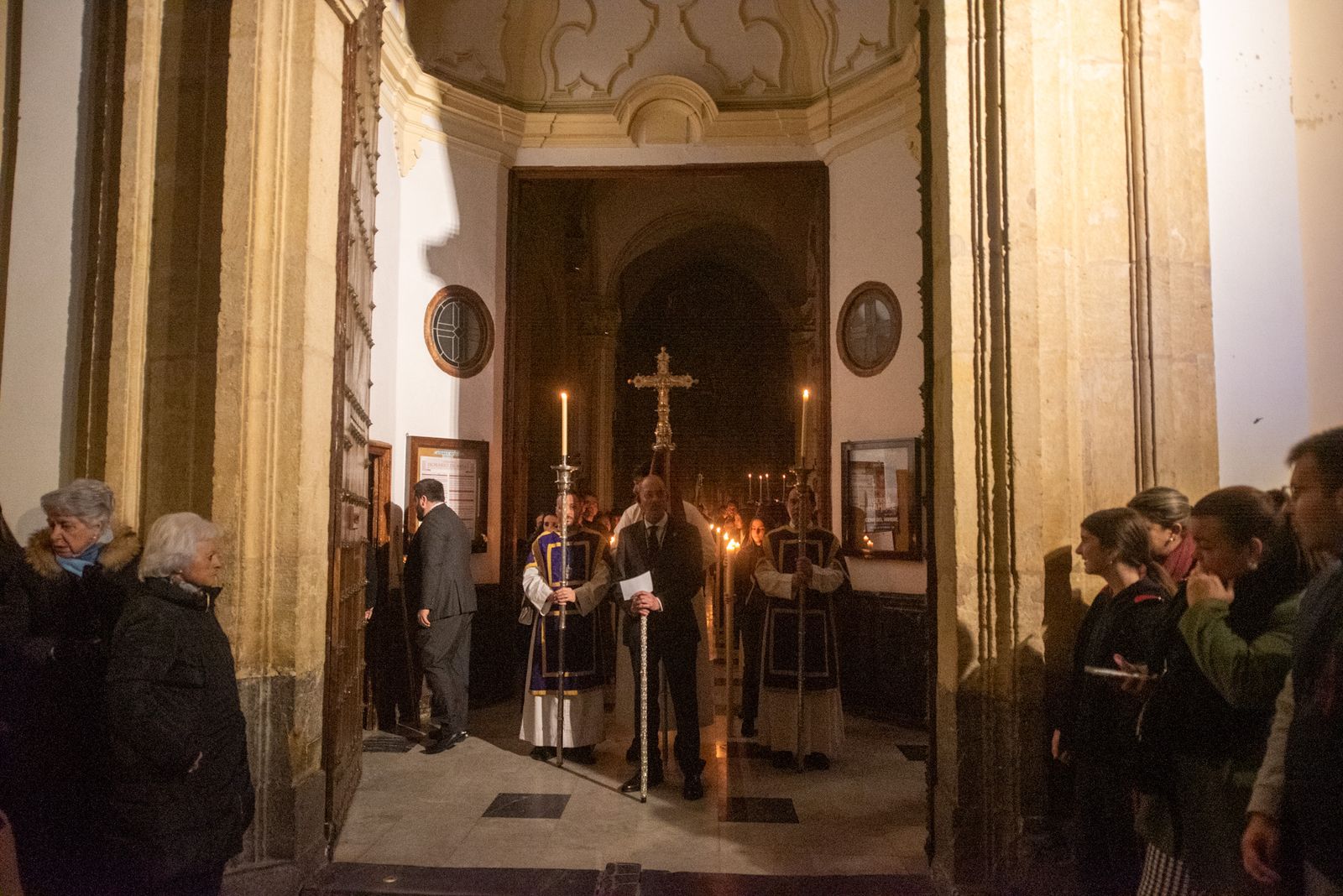 El vía crucis del Señor de las Penas en el Miércoles de Ceniza de Córdoba, en imágenes