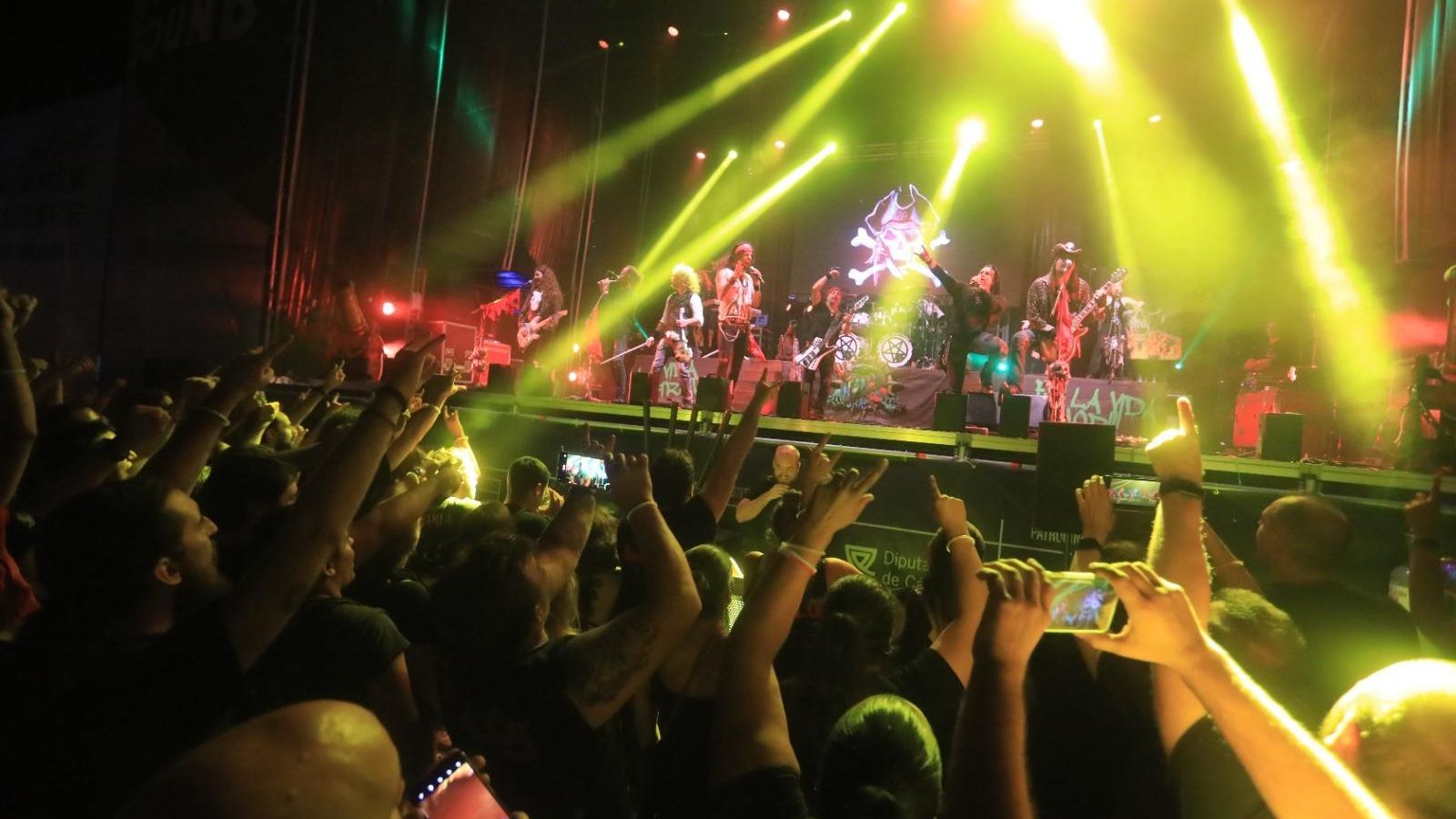 Actuación de Mägo de Oz.