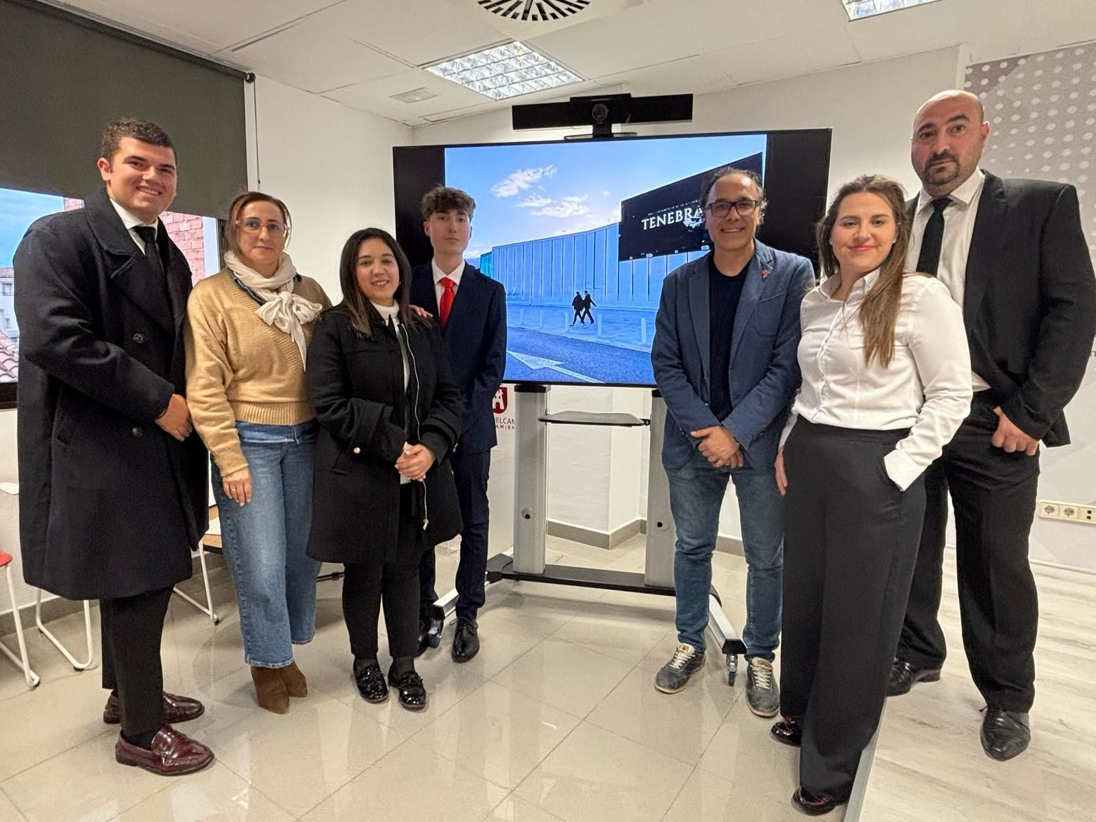 Miembros de la junta de gobierno junto al alcalde, Javier Chica, y la concejala de Cultura, María Jesús Rodríguez.