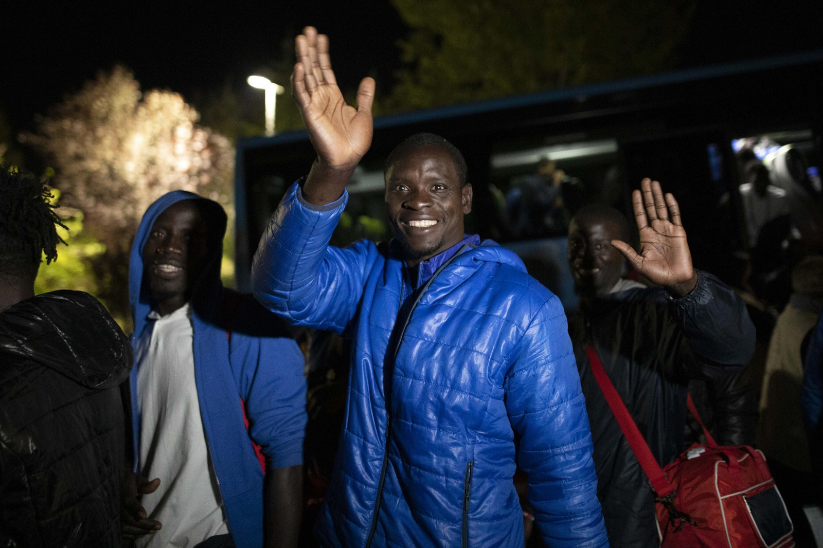 Así ha sido la llegada al albergue granadino de Víznar de más de un centenar de migrantes llegados de Canarias