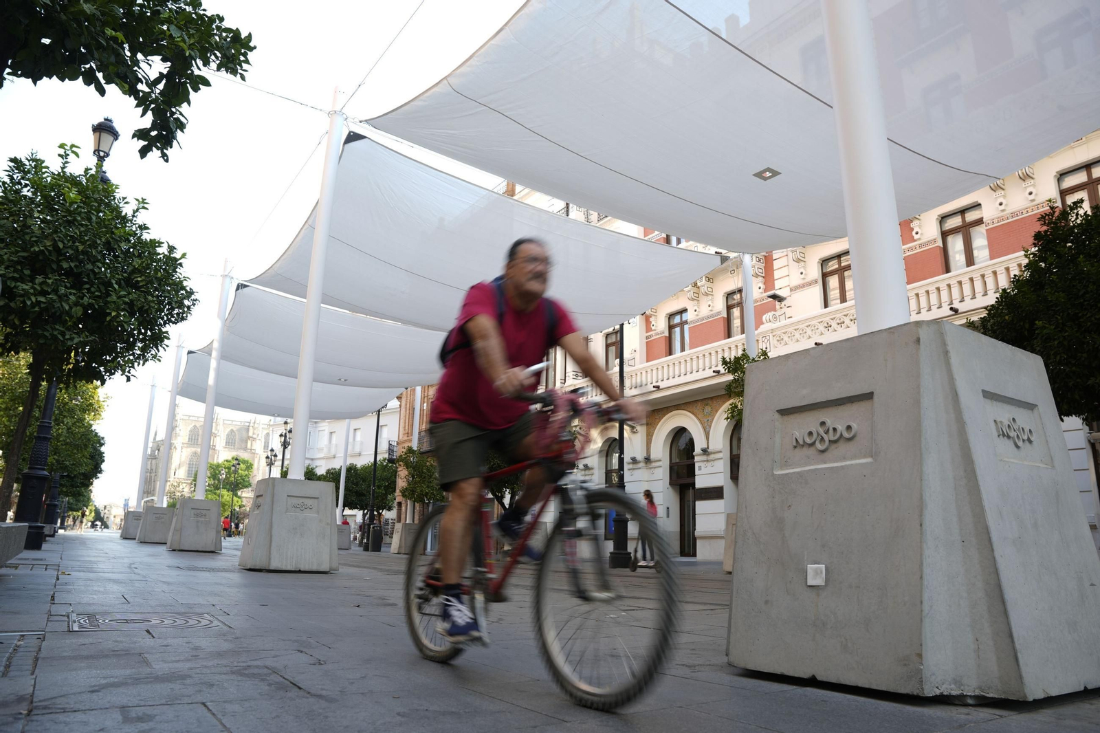 Los toldos de la Avenida de la Constitución.