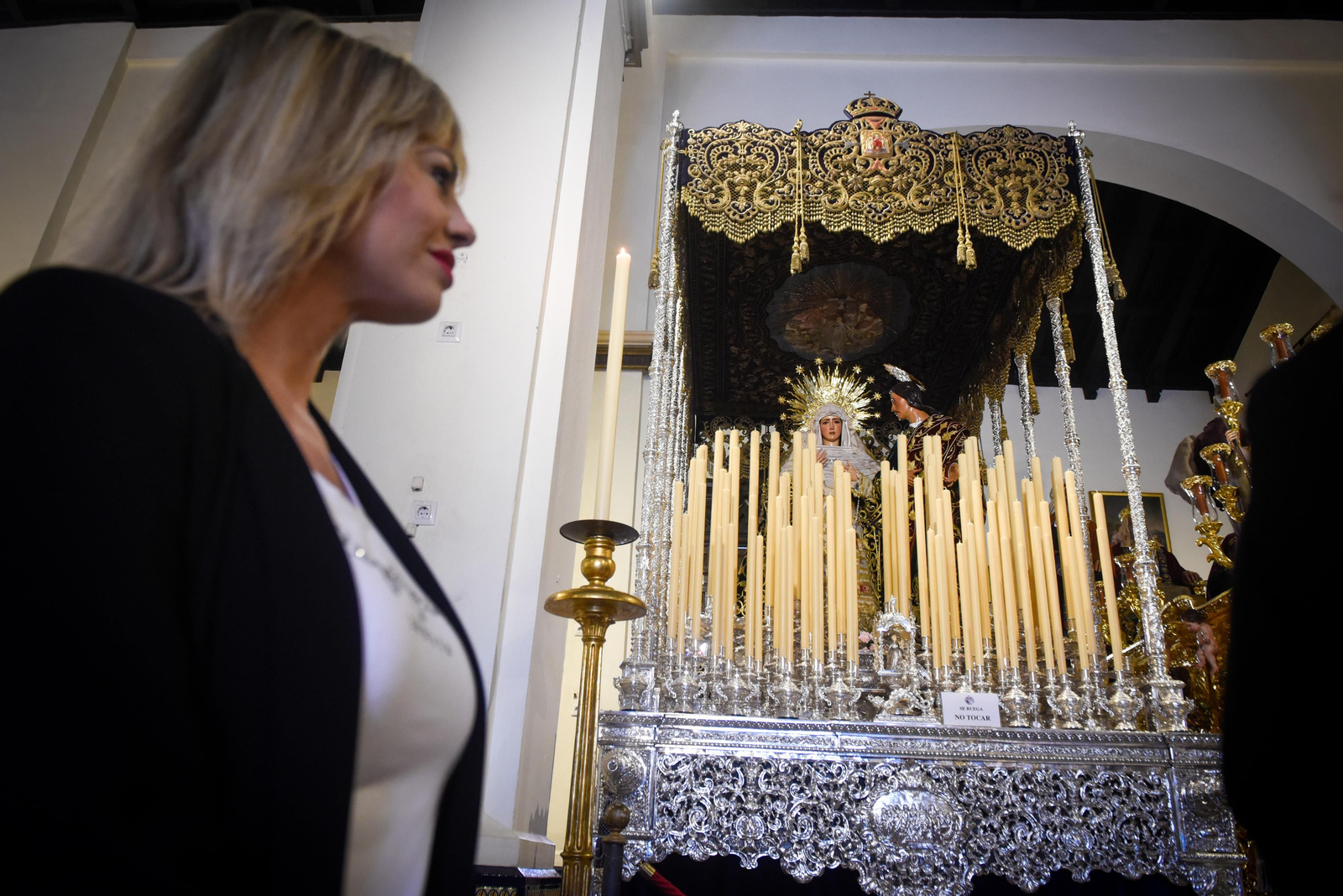 Fotografías de la Virgen del Dulce Nombre en su paso vestida como hace 100 años