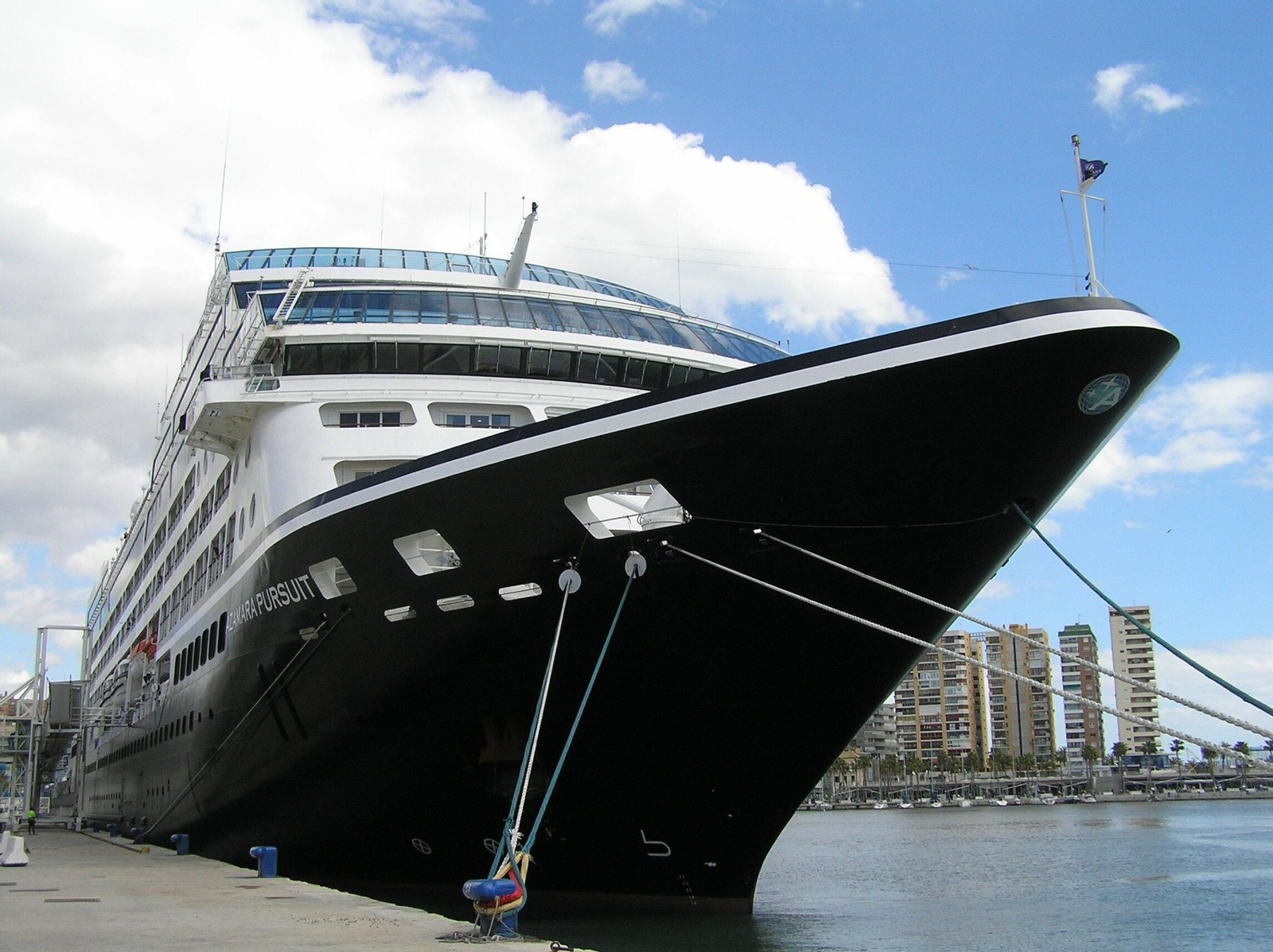 Las fotos de la primera visita del buque de crucero 'Azamara Pursuit' al puerto de Málaga