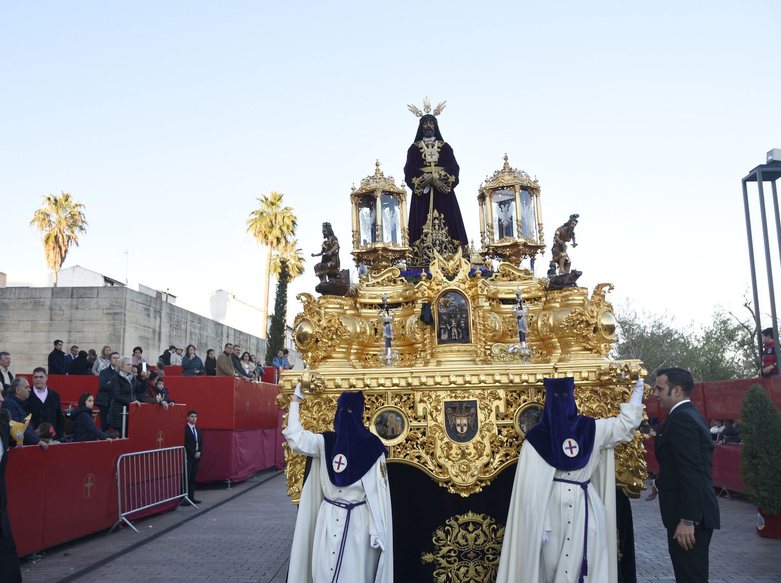 Sillas de carrera oficial a la altura de la Puerta del Puente.
