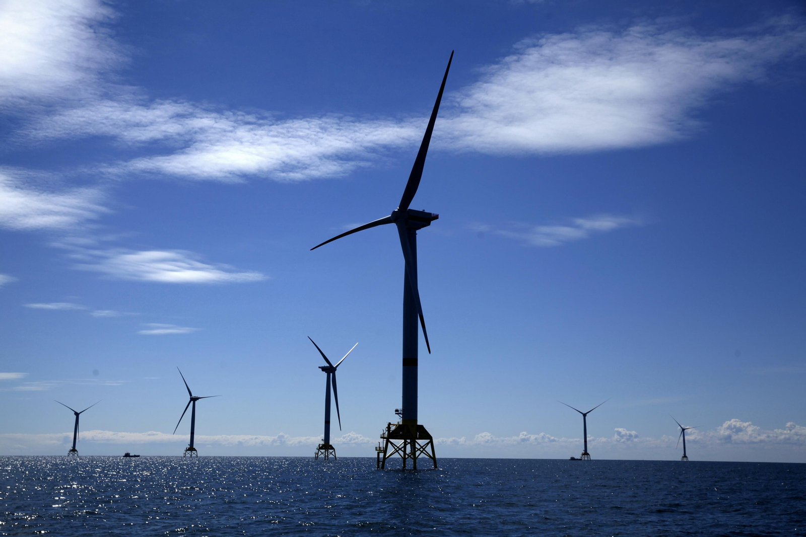 Puerto Real, presente en la estación eólico marina Wikinger