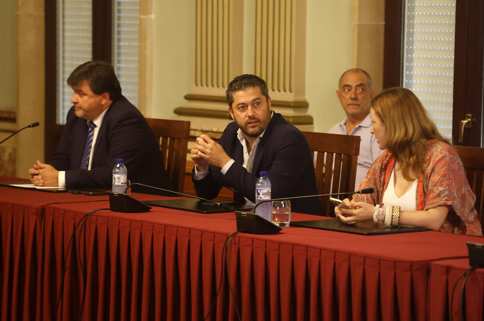 Imágenes del pleno extraordinario celebrado en el Ayuntamiento de Huelva