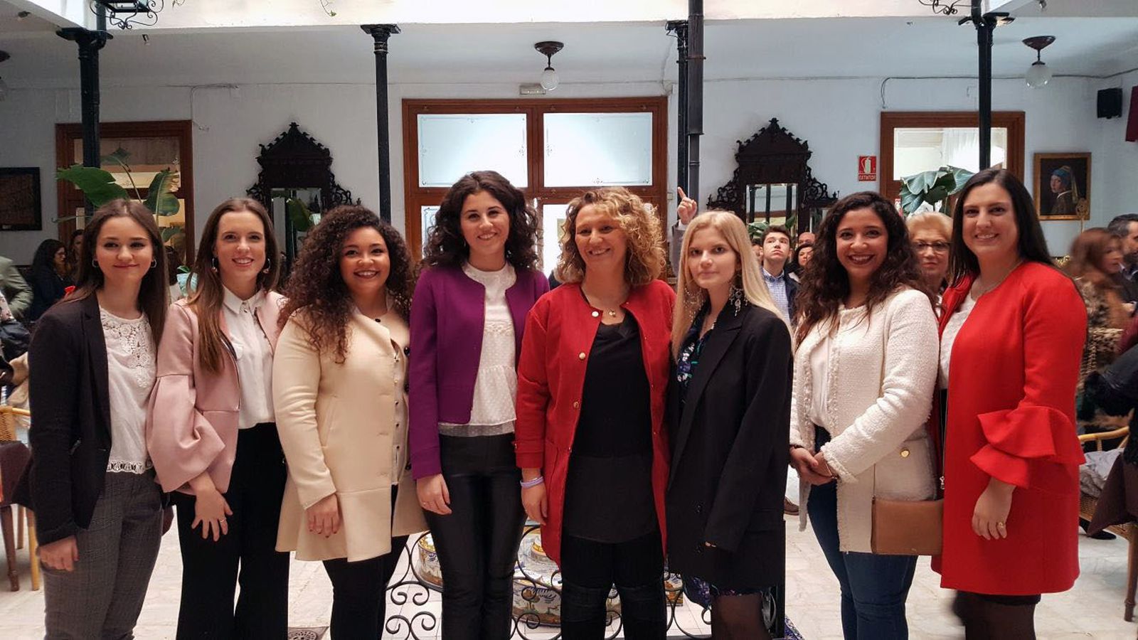 La corte, con la concejala María del Mar Morales.