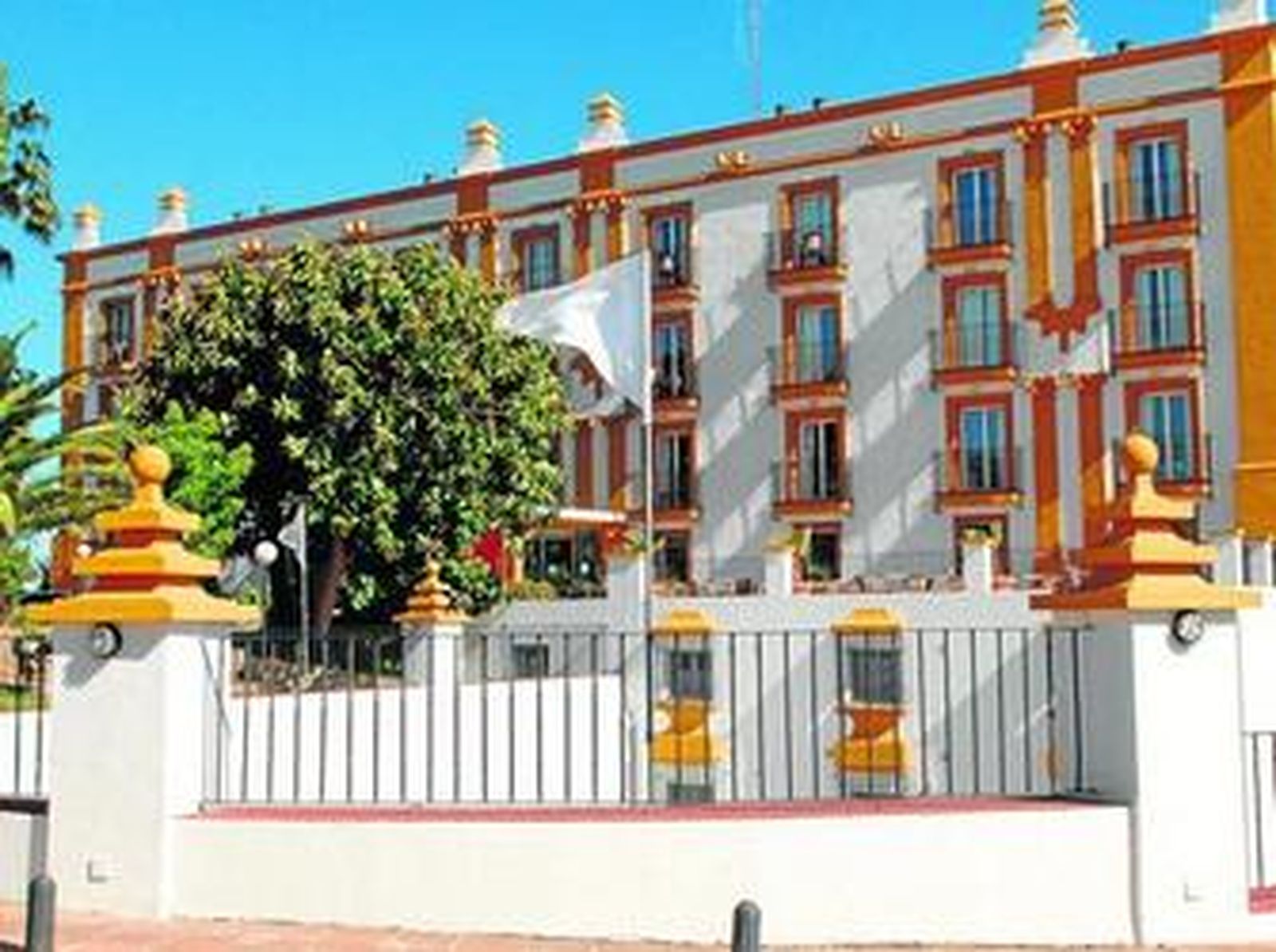 Imagen del hotel Fuentemar, en Chiclana, nuevo destino de la Escuela de Hostelería Fernando Quiñones.