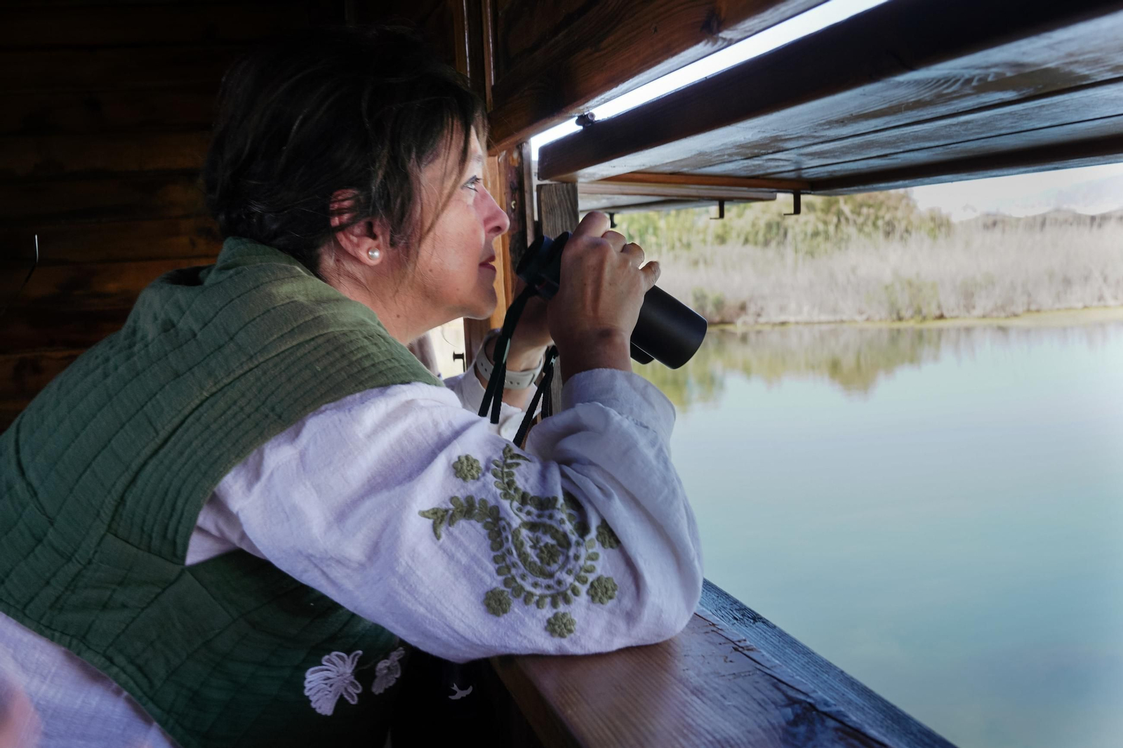 Catalina García observa las Albuferas.
