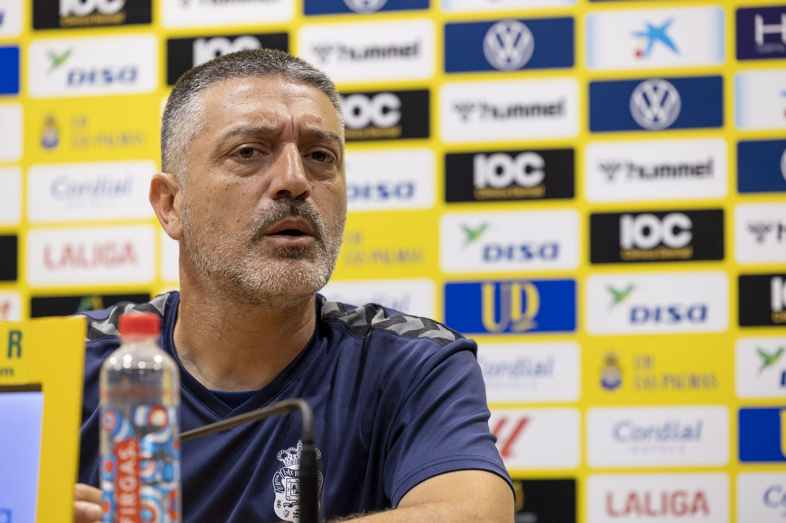 García Pimienta recuerda que visitan a un rival que tiene "necesidad y presión para ganar"