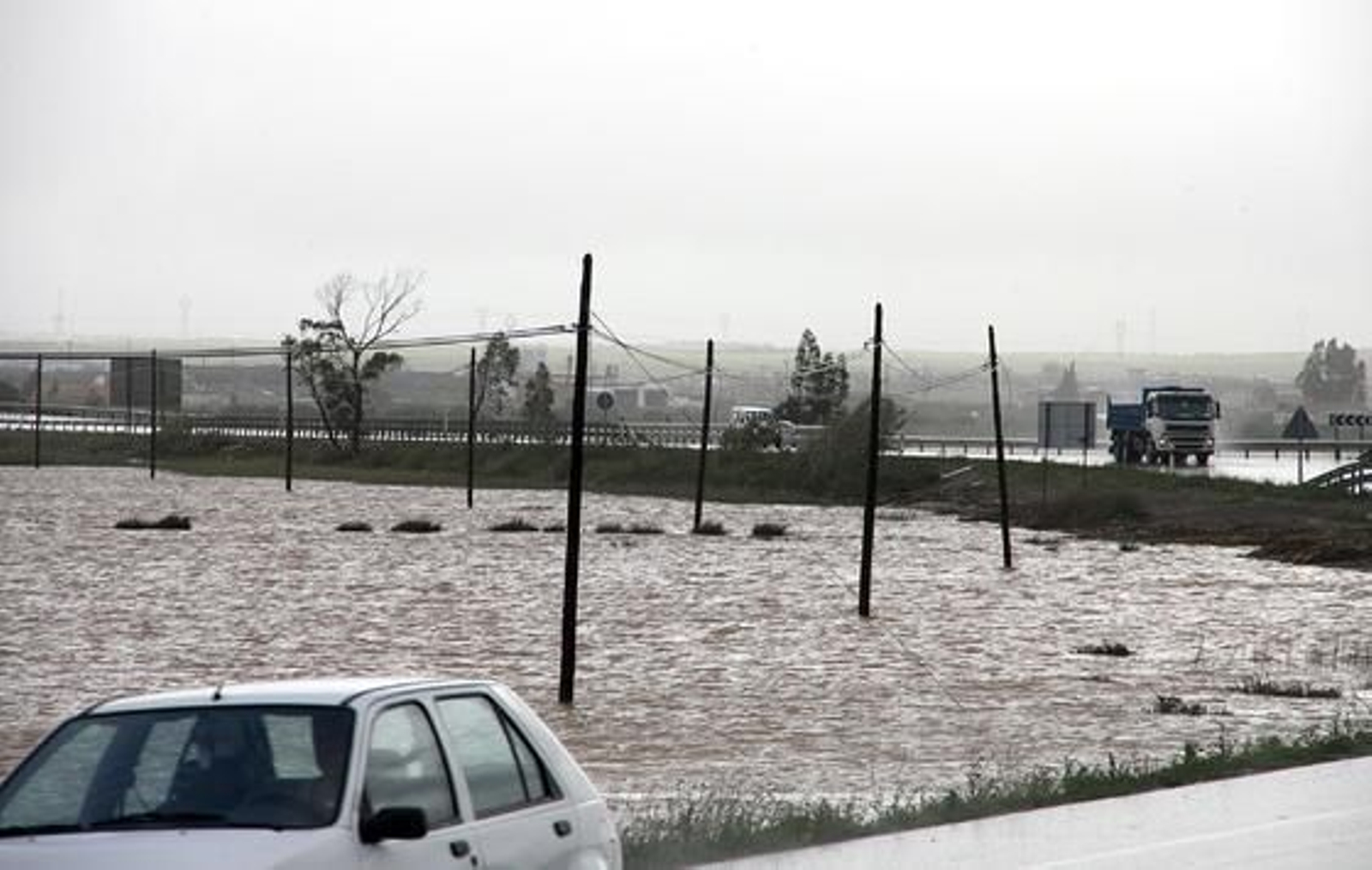 Caudal del río Tinto a su paso por San Juan del Puerto.

Foto: Espínola