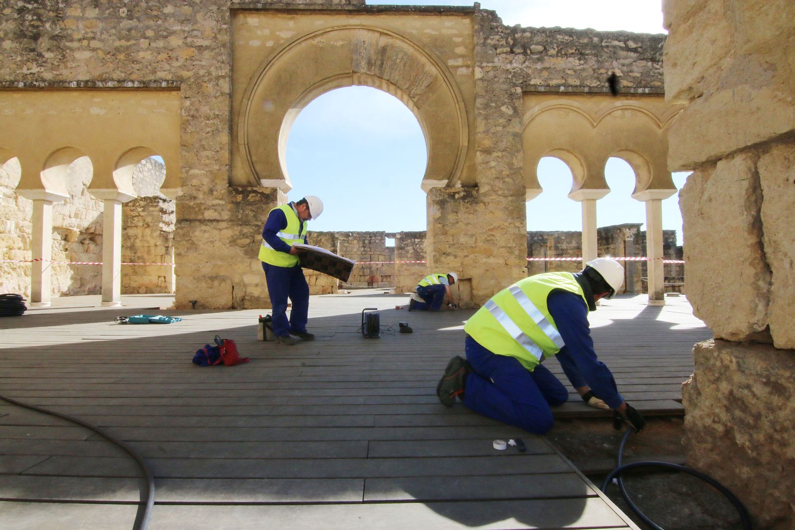 Medina Azahara estrena su iluminación nocturna