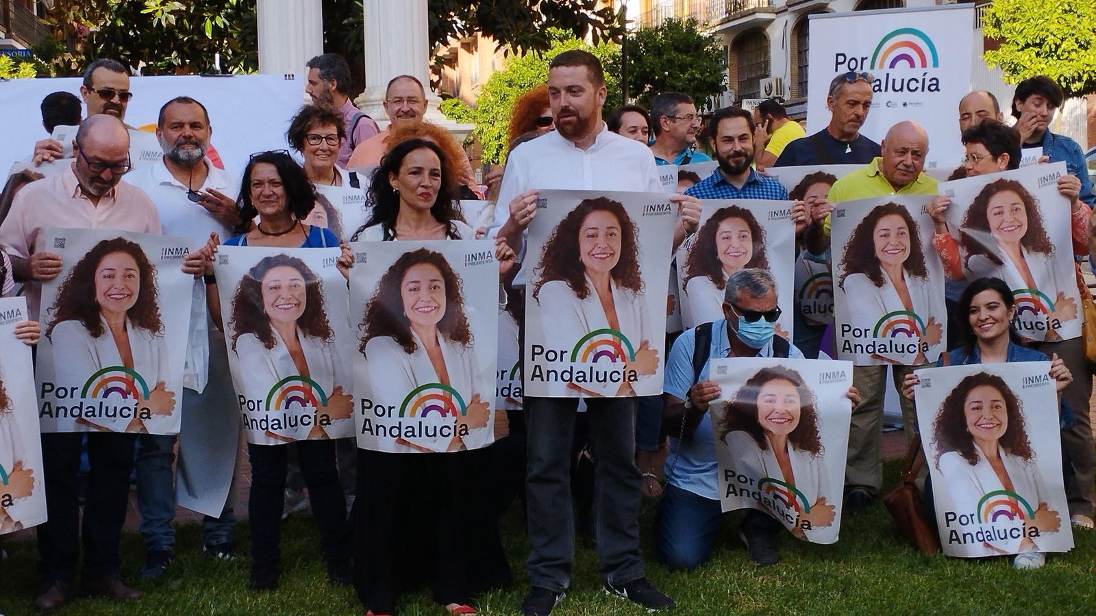 La presentación de Por Andalucía con los carteles de Inma Nieto, fue presentada frente al monumento de la Inmaculada. La presentación de Por Andalucía con los carteles de Inma Nieto, fue presentada frente al monumento de la Inmaculada.