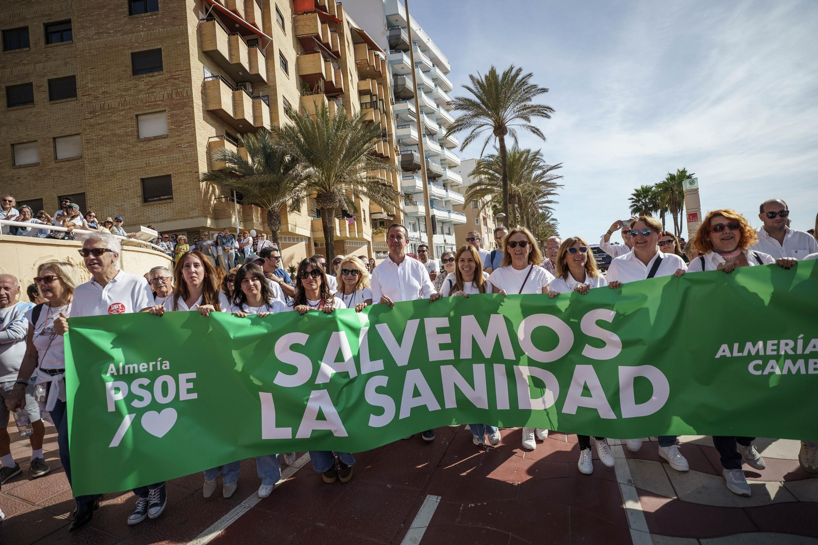 "La sanidad se defiende, gobierne quien gobierne", Almería se lanza a las calles por la sanidad pública