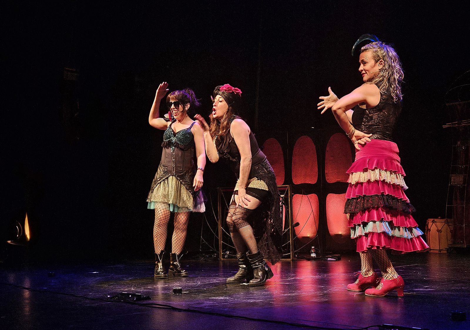 Las tres actrices protagonistas de ‘Aletheia’ en el Apolo.