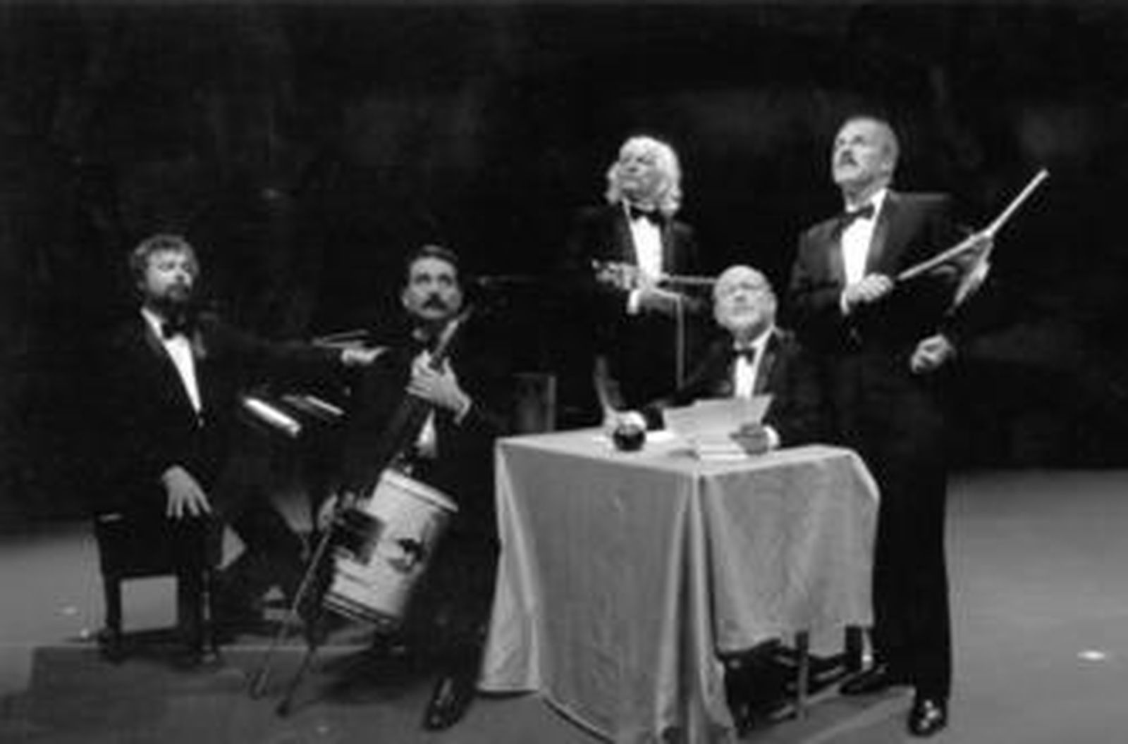 Formación íntegra de Les Luthiers, que actúan el próxima viernes en el polideportivo cubierto de Algeciras.