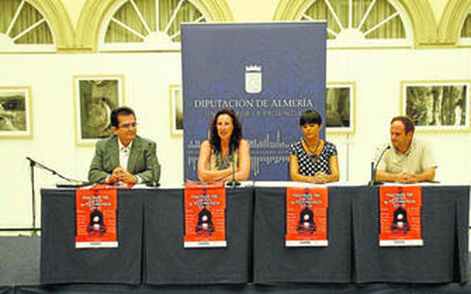 Antonio Jesús Rodríguez junto a María Vázquez, María José Herrada y Rubén Gutiérrez, ayer, presentando el Festival en Diputación.