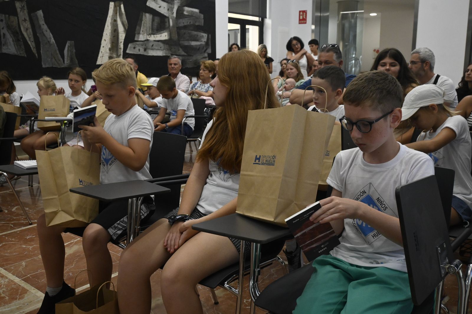 Menores ucranianos pasarán el verano en familias de acogida, en imágenes