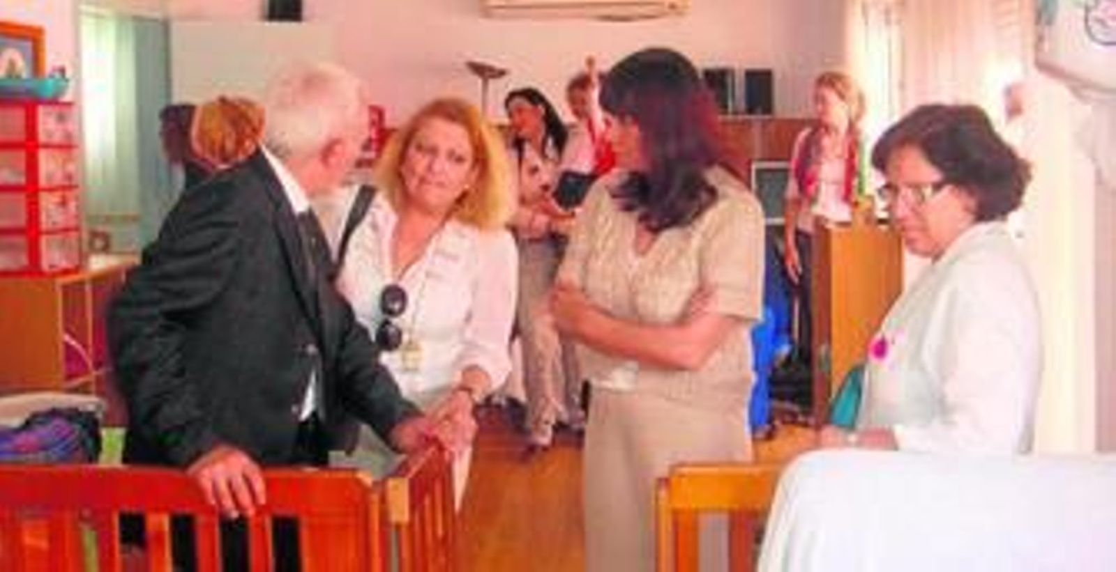 La consejera de Igualdad, Micaela Navarro, visita uno de los centros de acogida de la provincia de Almería.