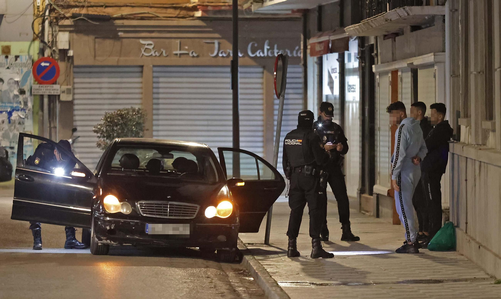 Fotos del despliegue de la Policía Nacional en el barrio de La Caridad de Algeciras