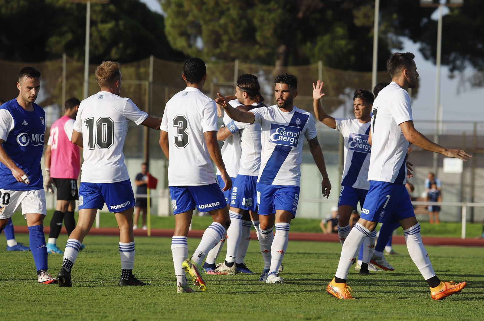 Los jugadores del Recreativo celebran un gol en la pretemporada.