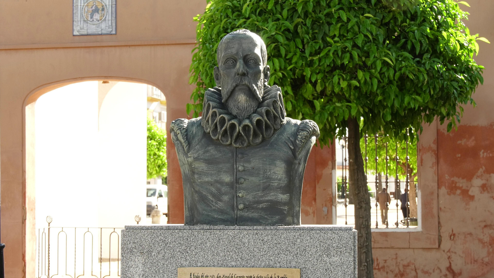 Busto de Miguel de Cervantes. Busto de Miguel de Cervantes.