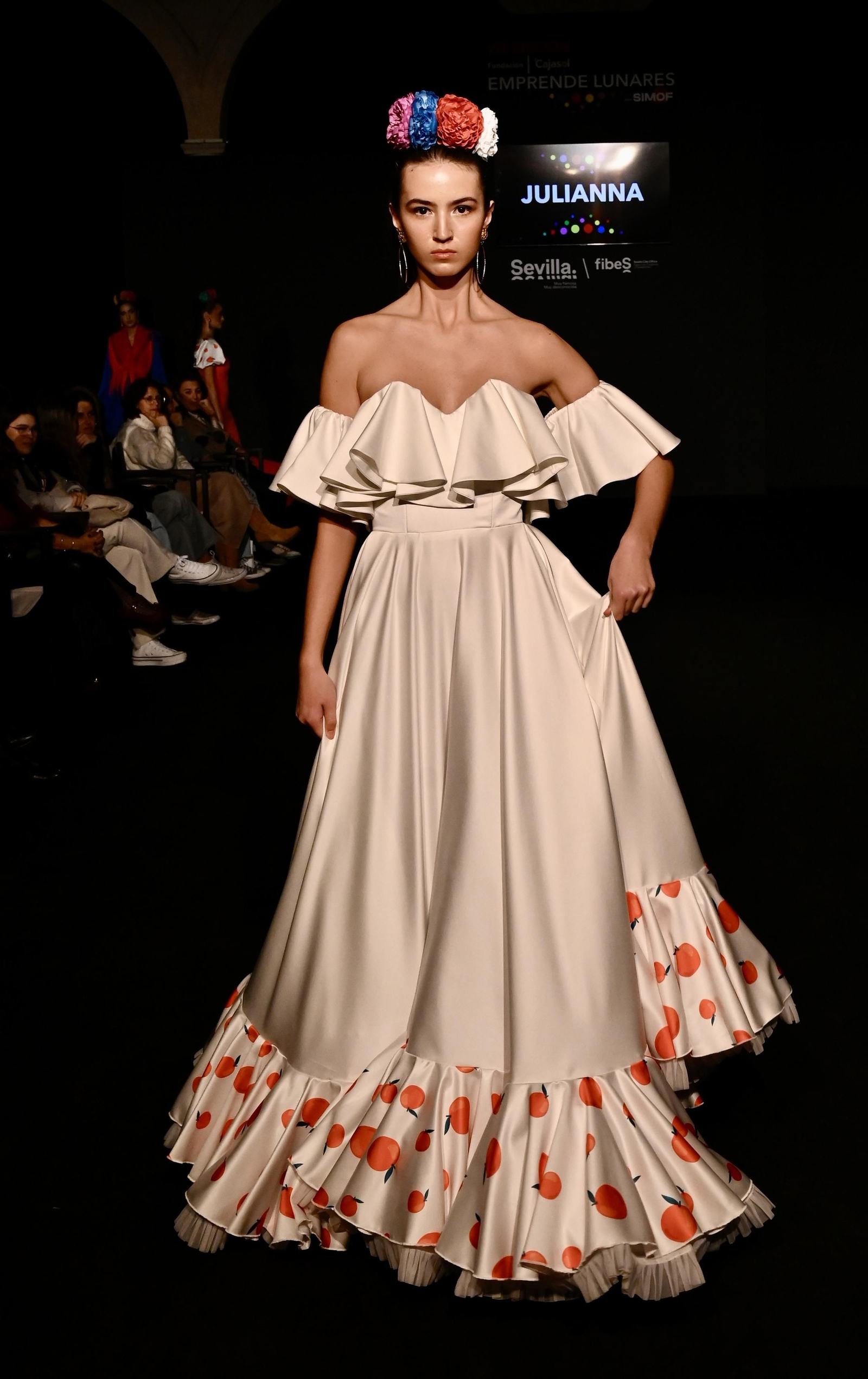Moda flamenca 2024: Todas las colecciones de Emprende Lunares, en imágenes
