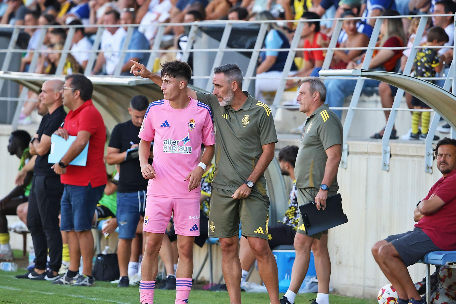 Imágenes del Trofeo de la Bella entre el San Roque de Lepe y el Recreativo de Huelva