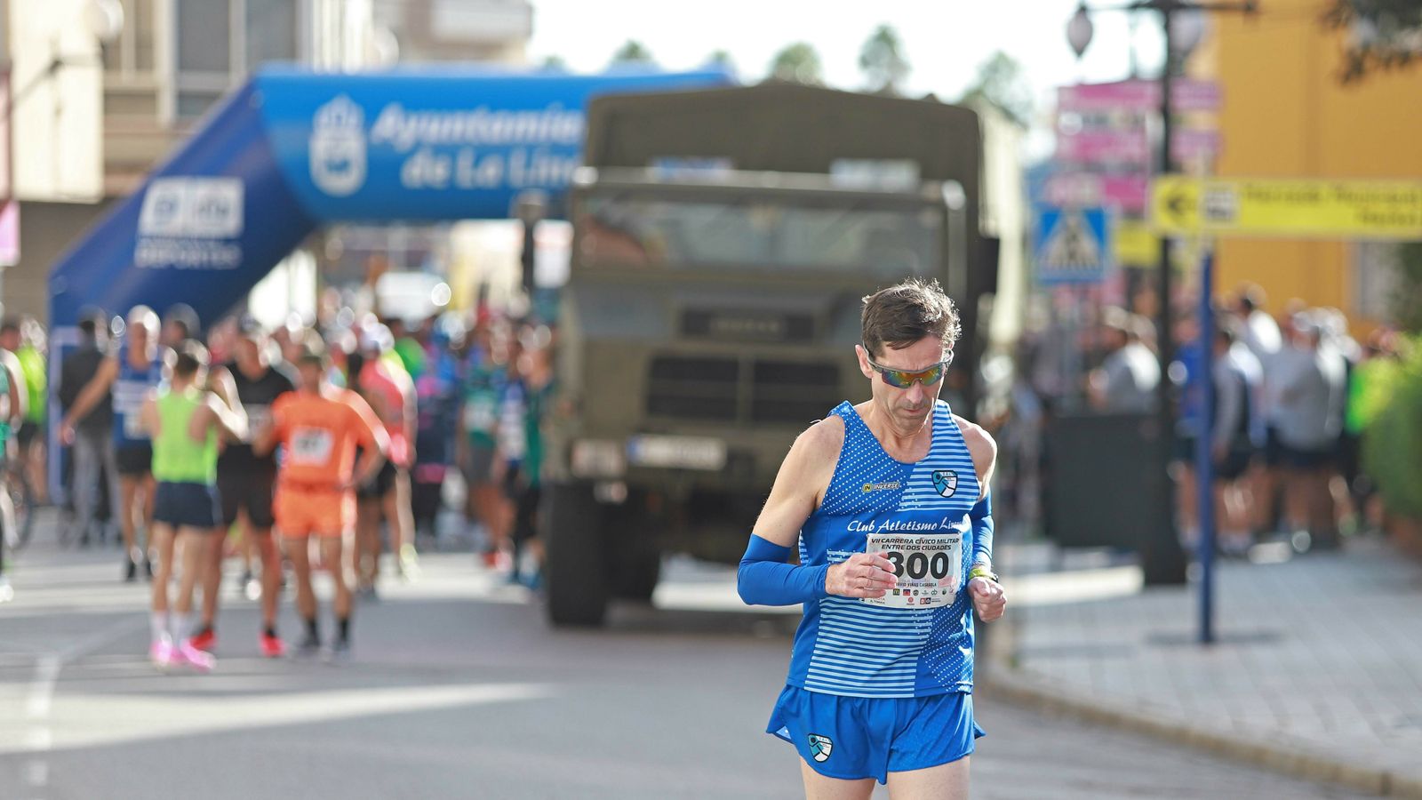 Las mejores fotos de la VIII Carrera Cívico Militar 'Entre dos ciudades'