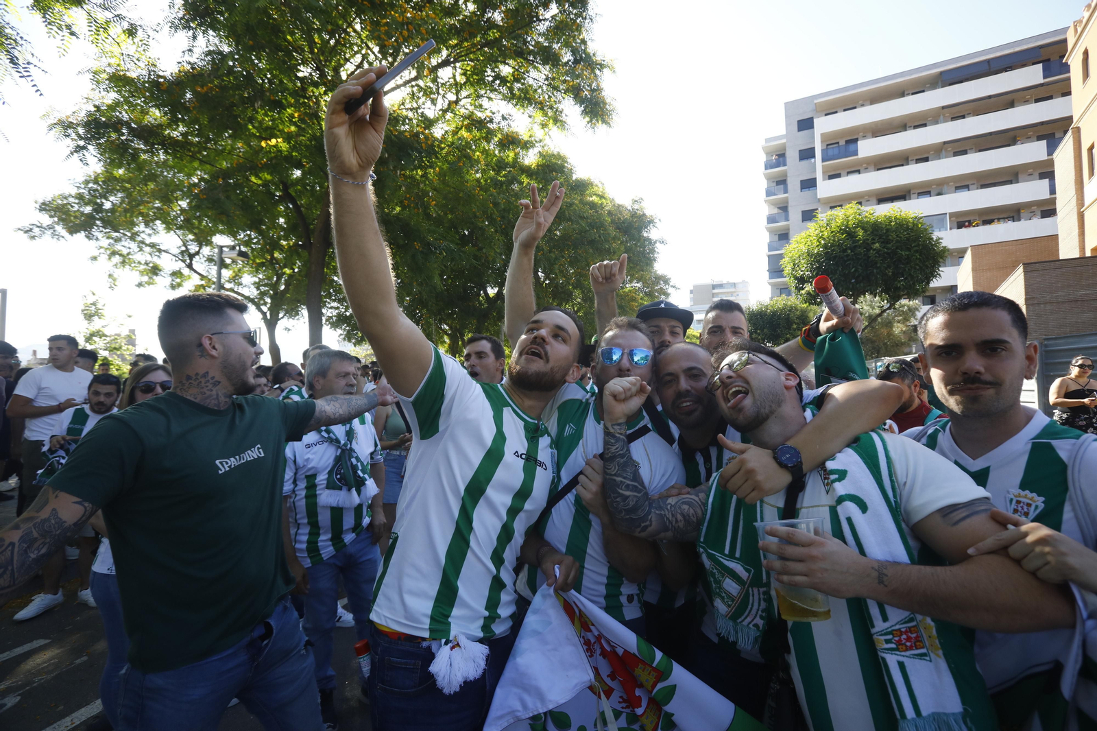 Las mejores fotos de la afición del Córdoba CF en la previa del partido ante el Barcelona Atlètic