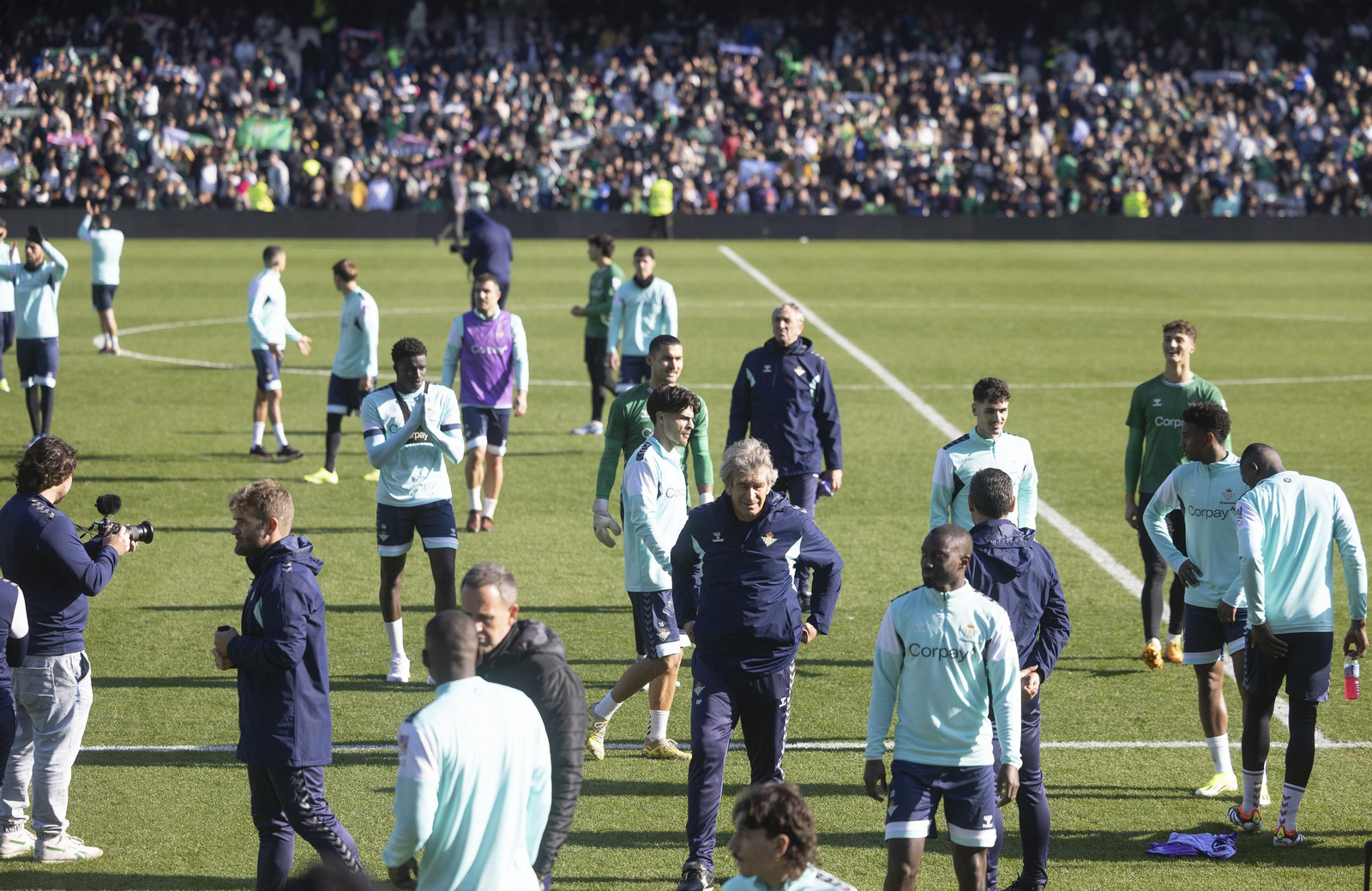 El entrenamiento del Betis a puerta abierta, todas las fotos