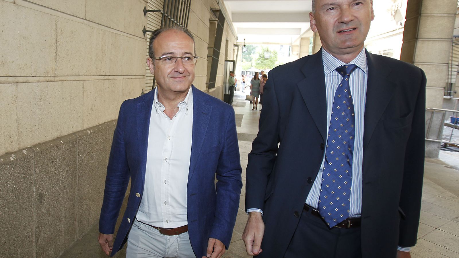 El ex consejero de Innovación Martín Soler y su abogado, Alfonso Martínez del Hoyo, una de las defensas que han pedido el archivo.