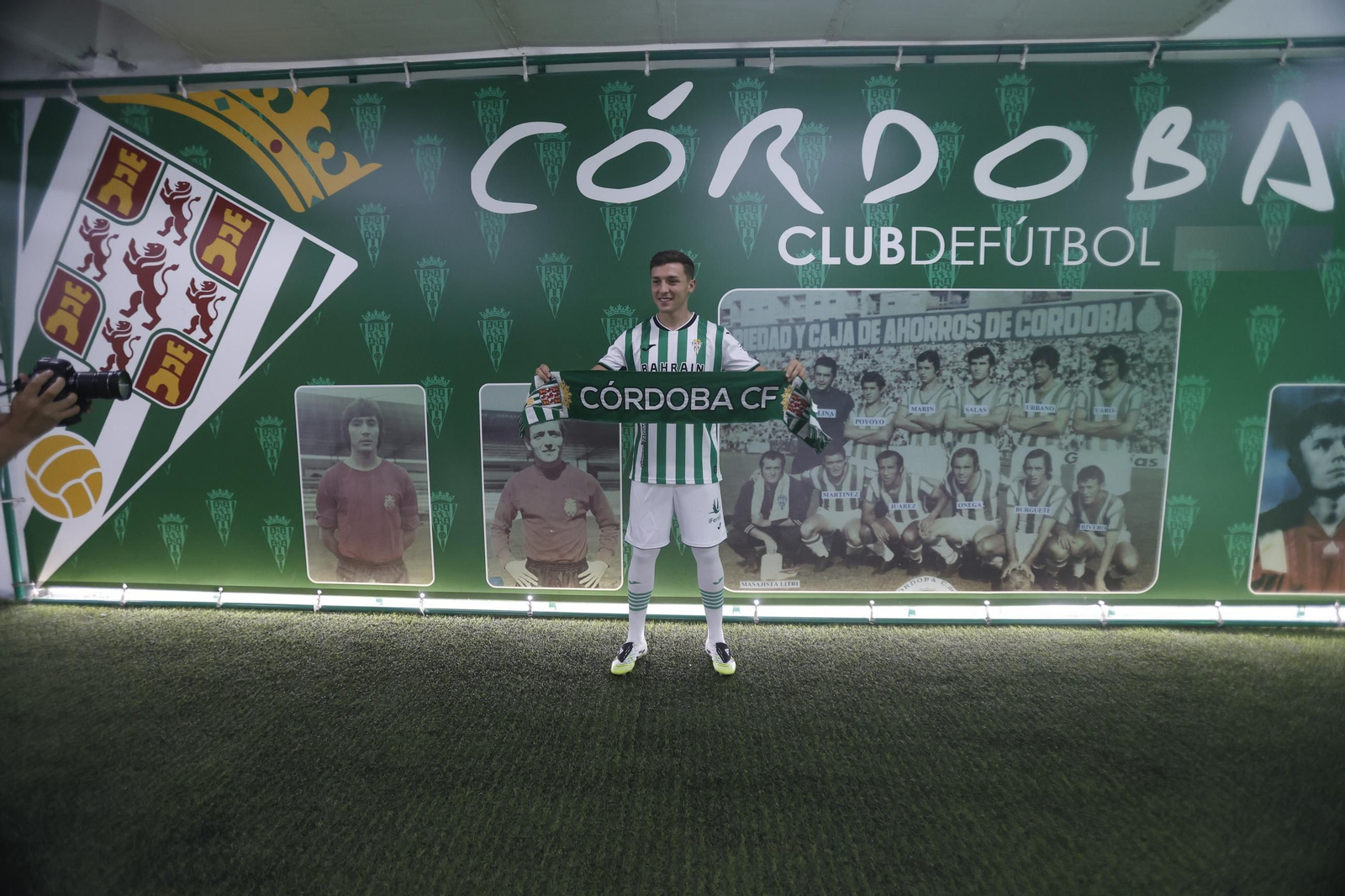 Las mejores fotos de la presentación de Alberto del Moral como nuevo jugador del Córdoba CF