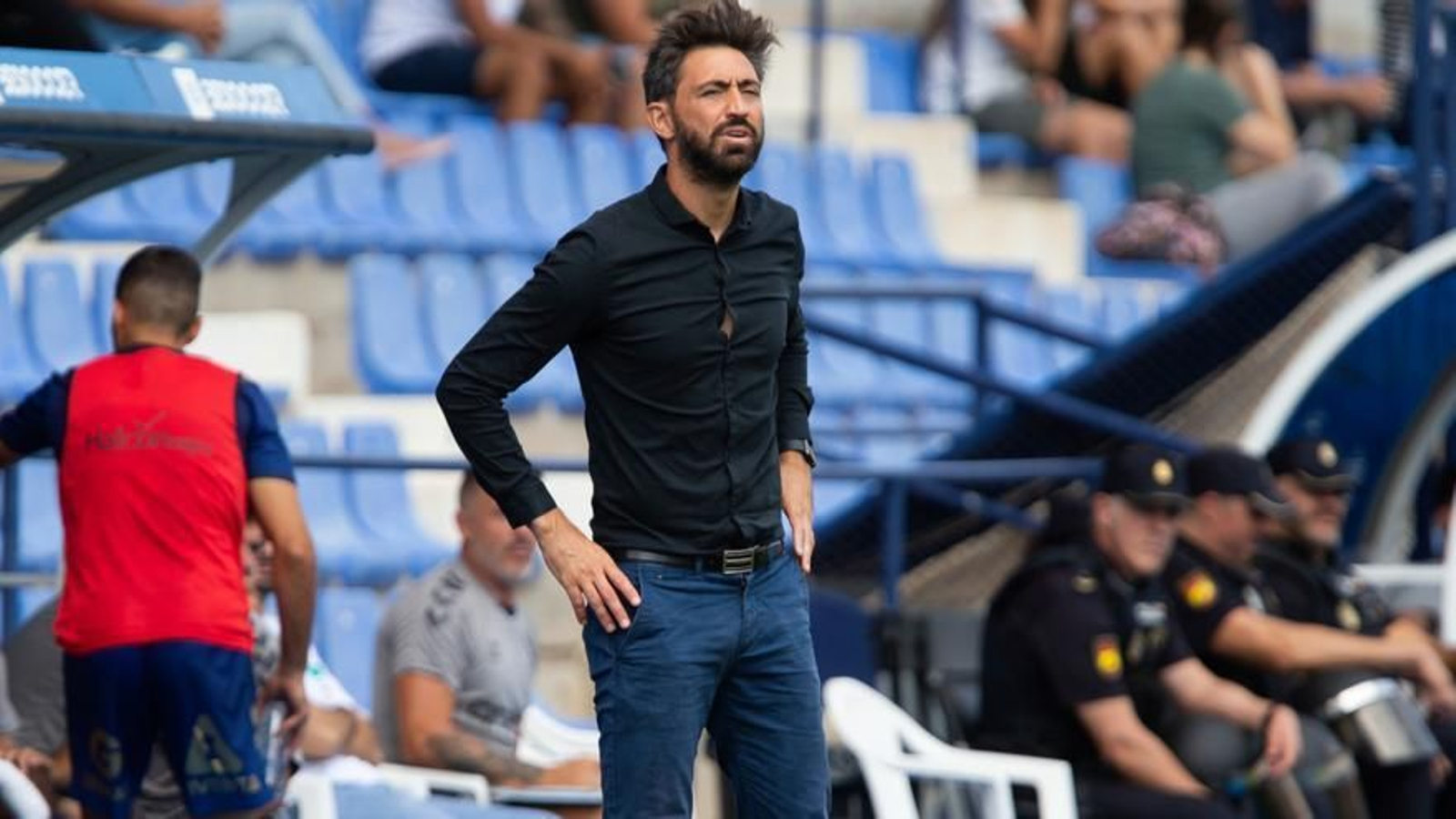 Molo durante un partido de la pasada temporada dirigiendo al UCAM Murcia.