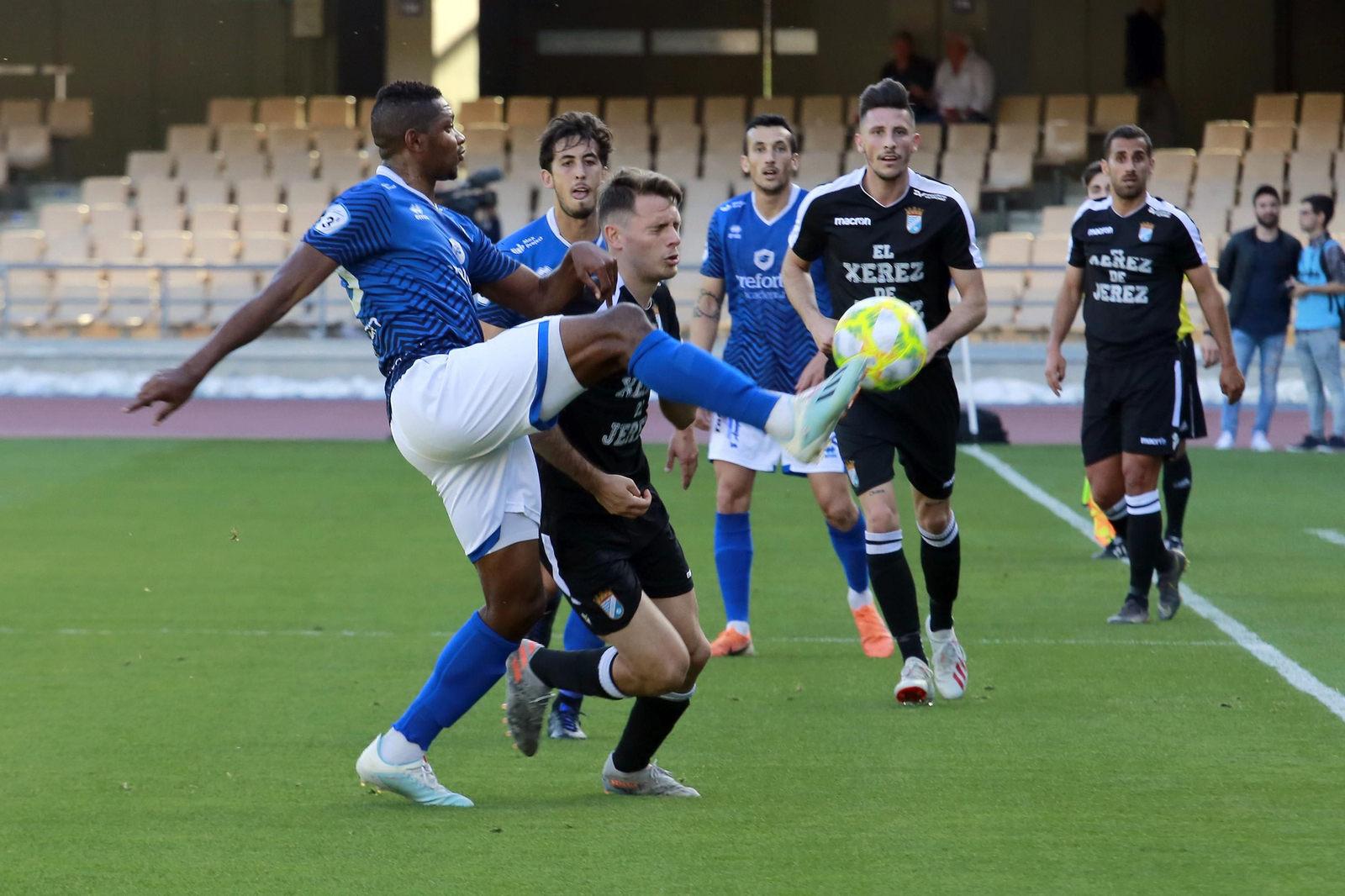 Edet fue expulsado ante el Xerez CD pero tiene opciones de jugar el 'play-off'.
