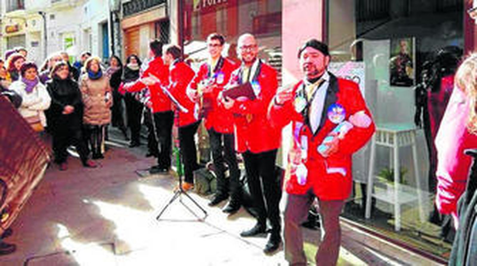 La chirigota salió este año por las calles de Burgos bajo el nombre de 'Vamos a llevarnos bien'.