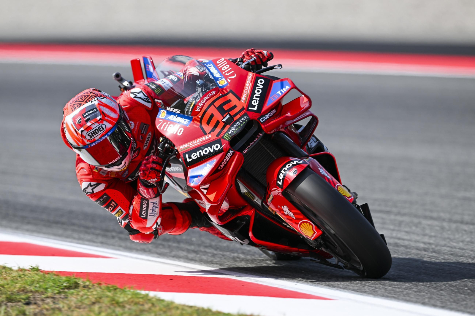 El líder de MotoGP, Marc Márquez, rodando con su Ducati este viernes en el Circuito de Cataluña donde acabó 4° el primer día de pruebas.