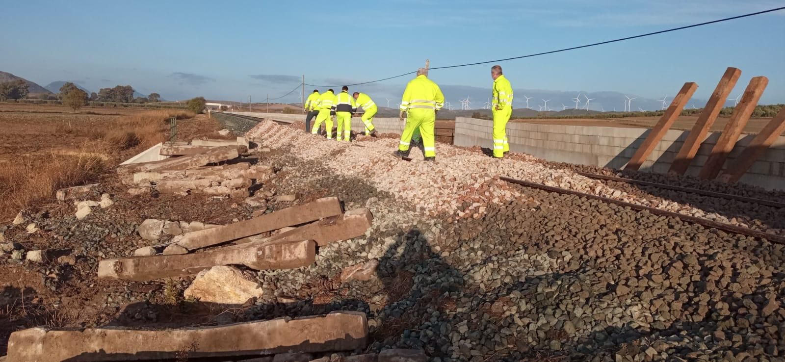 Los trabajos de reparación de la vía.