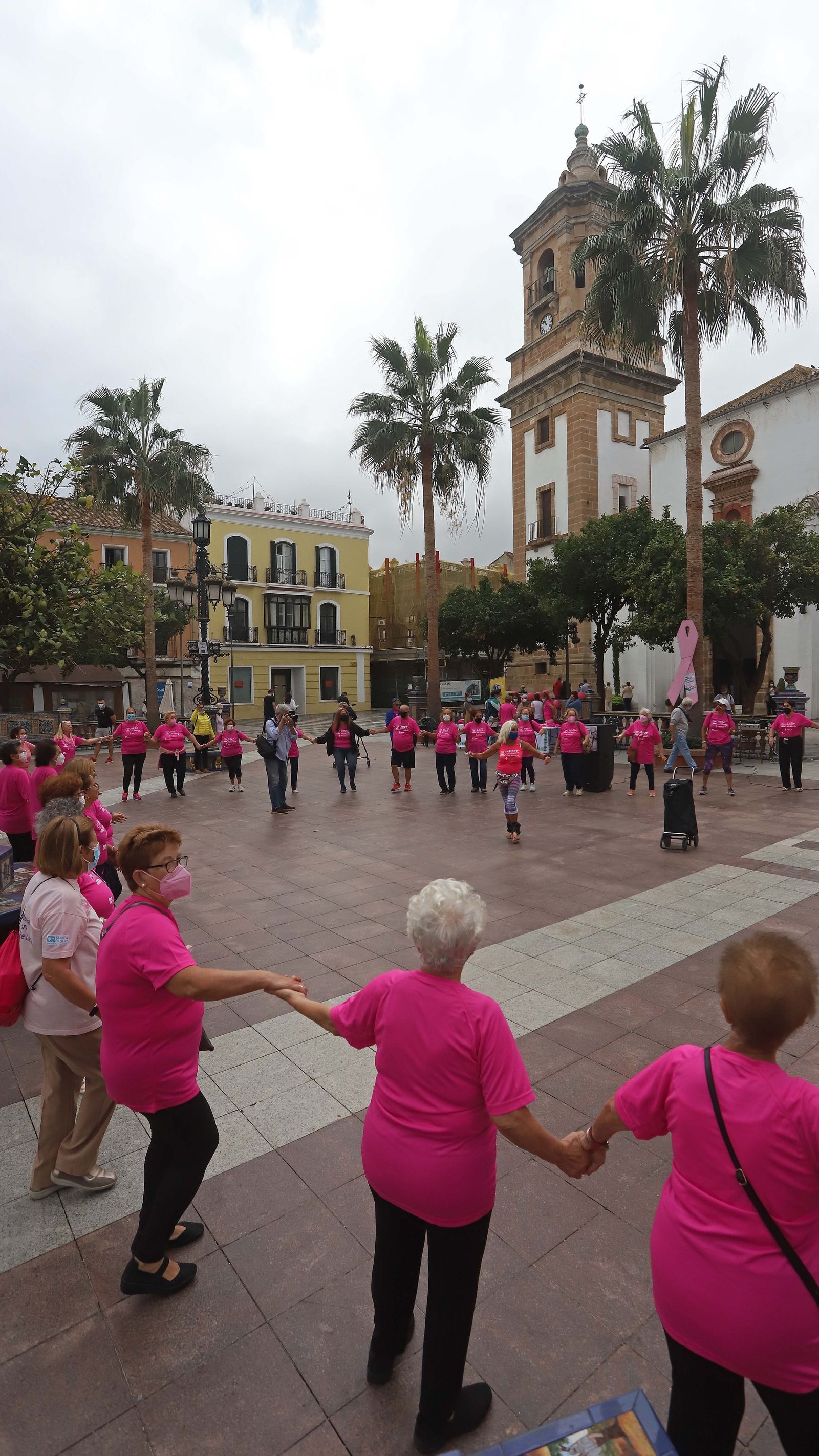 Fotos de la celebración del Día Mundial Contra el Cáncer de Mama en Algeciras