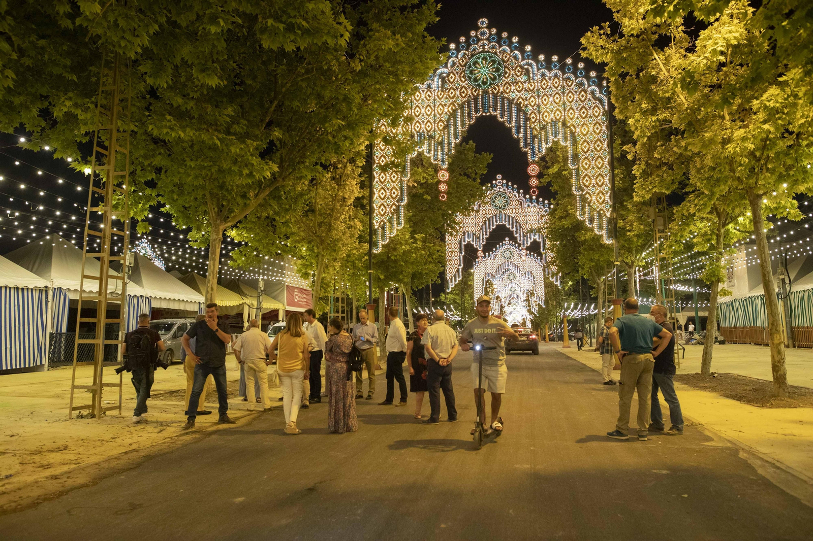 Ensayo general antes del Corpus: Así fue la prueba del encendido del ferial de Granada