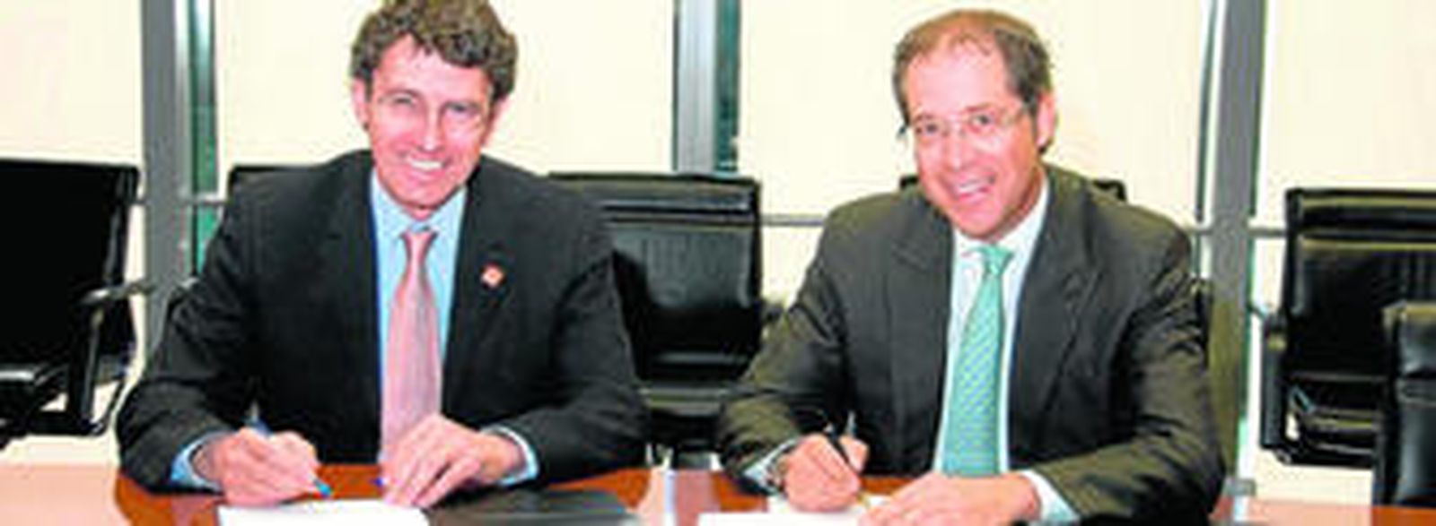Jean Marc Vignolles, consejero delegado de Orange, y Jeróme Silvestre, presidente y director general de Sanofi.